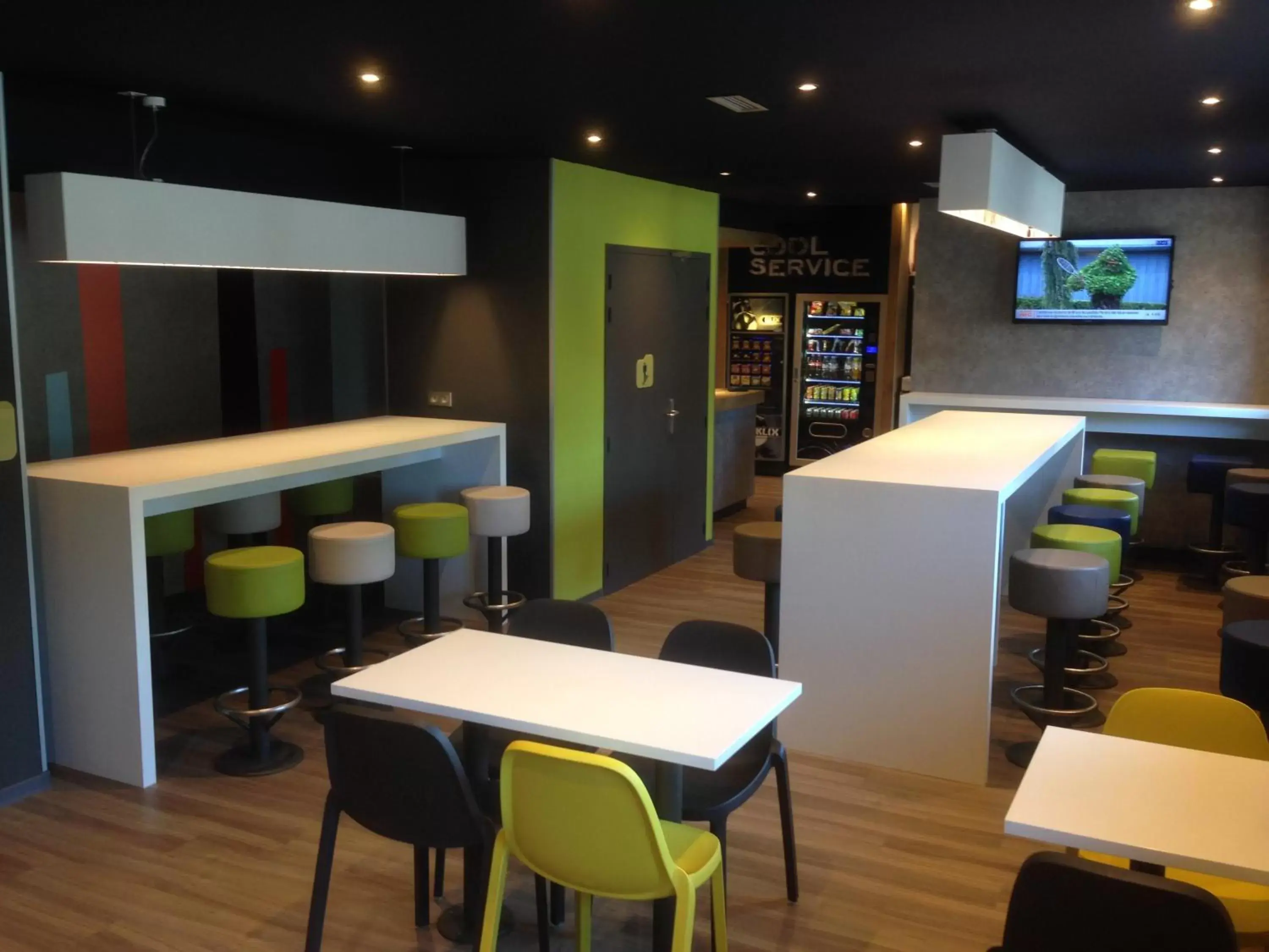 Restaurant/places to eat, Lounge/Bar in ibis Budget Caen Centre Gare