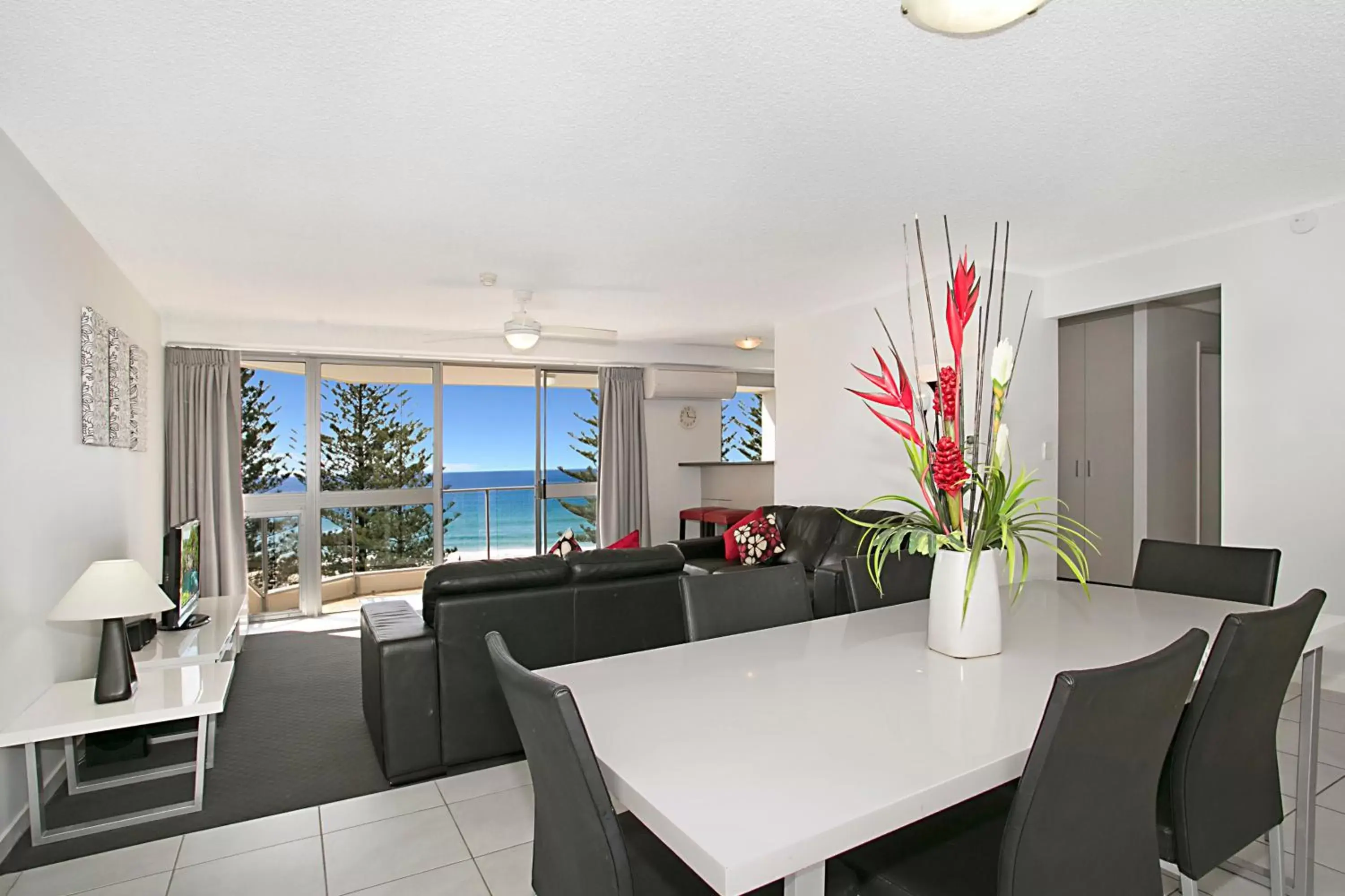 Photo of the whole room, Dining Area in Solnamara Beachfront Apartments