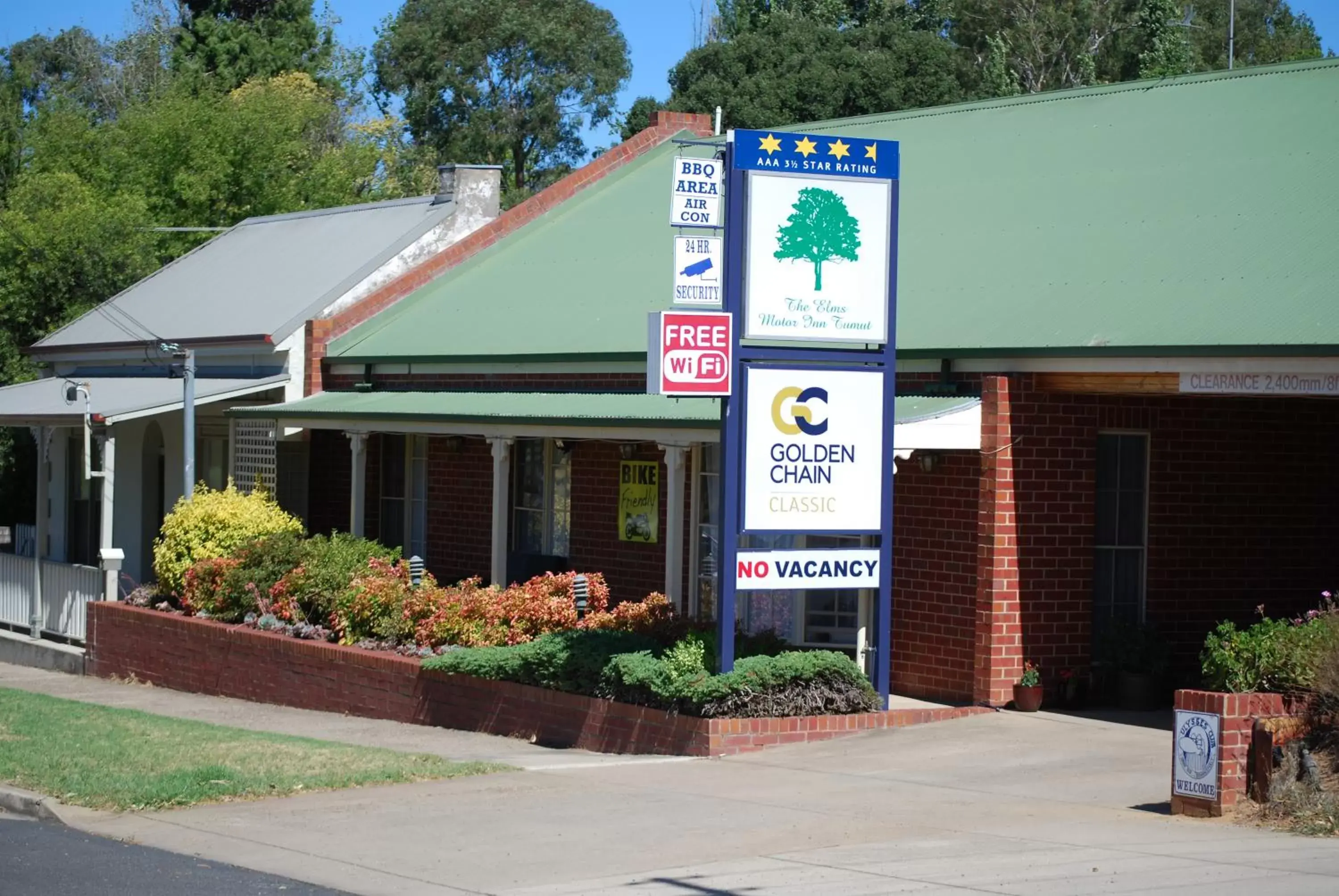 Facade/entrance in Elms Motor Inn