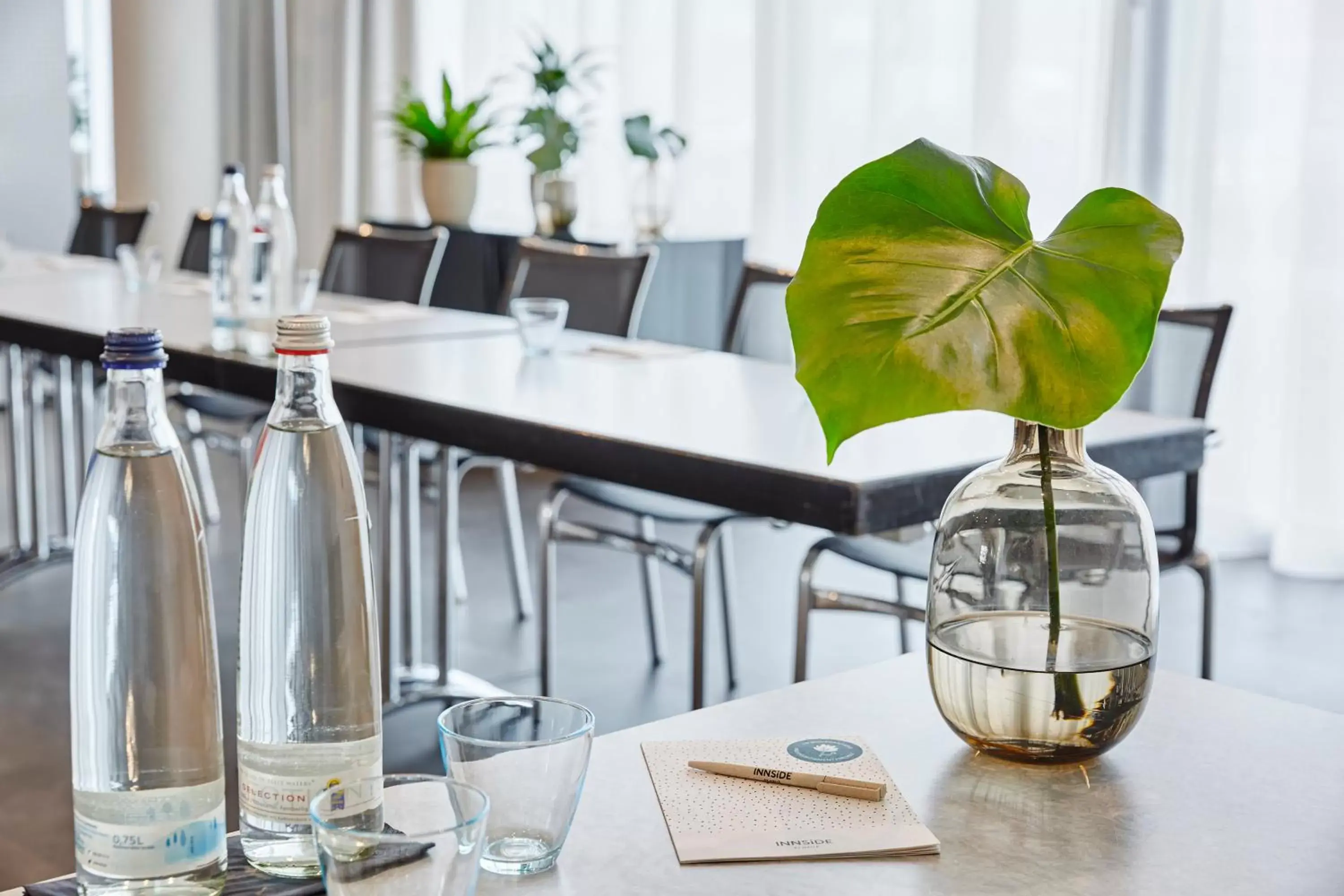 Meeting/conference room, Restaurant/Places to Eat in INNSiDE by Meliá Bremen