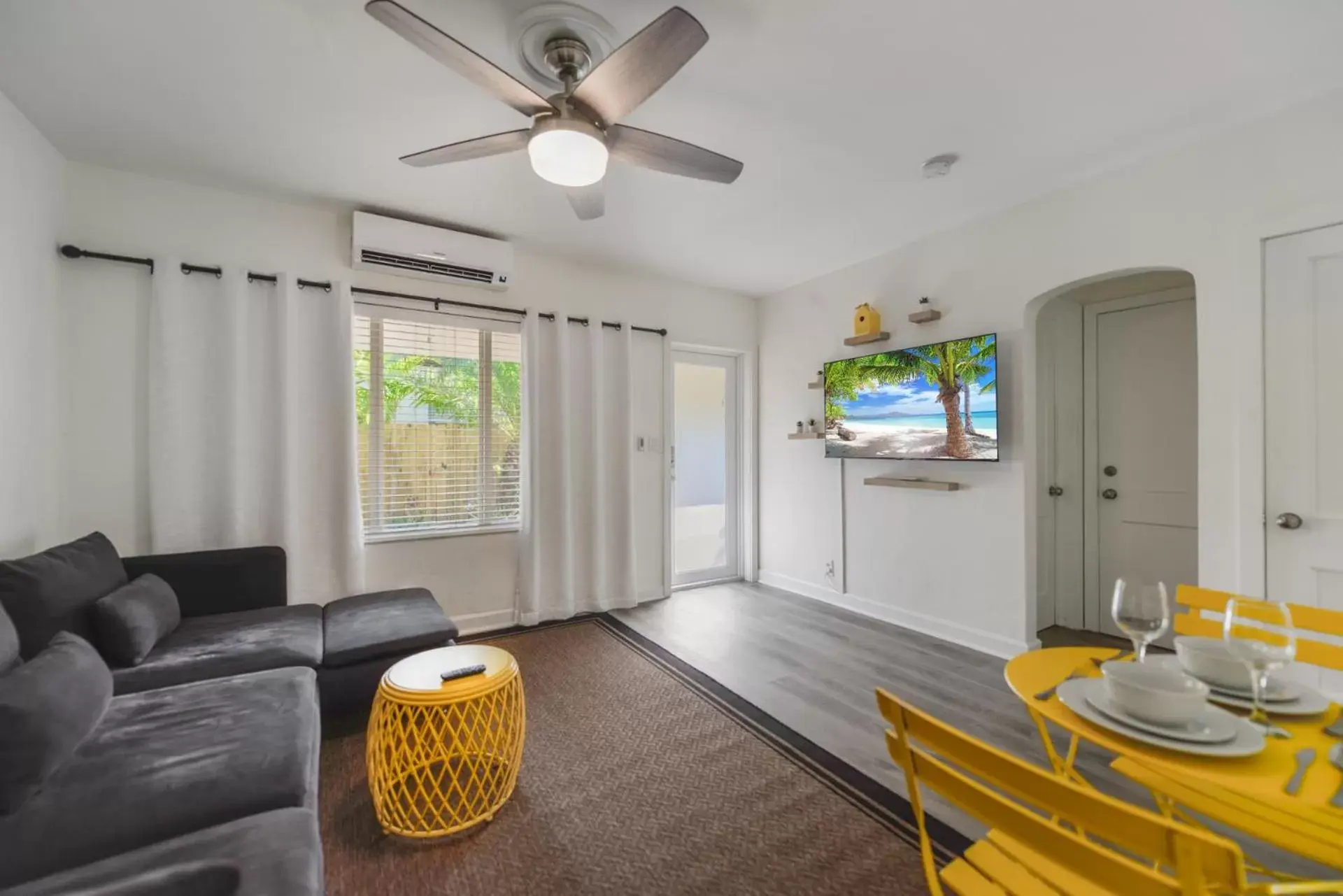 Living room, Seating Area in Alani Bay Villas