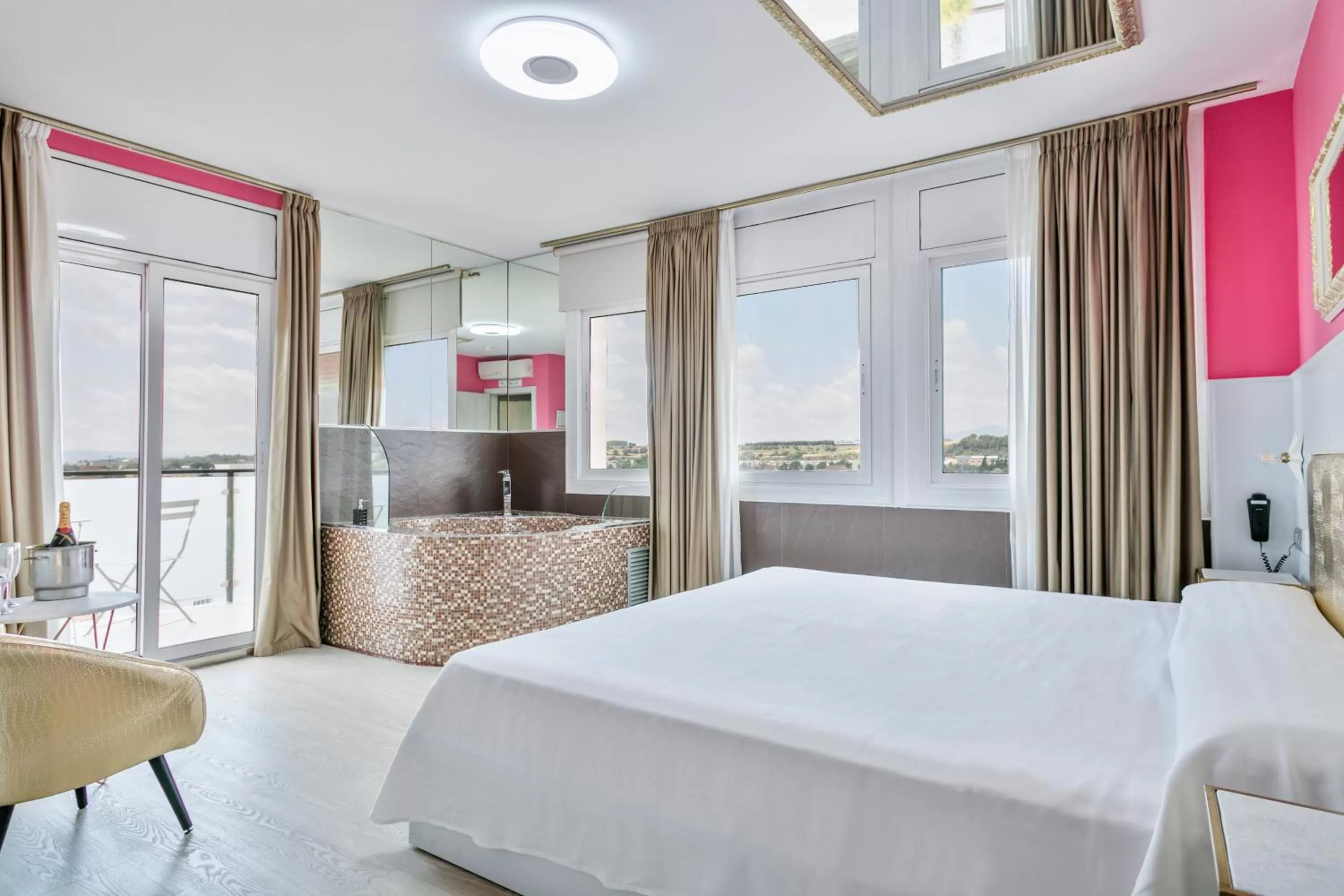 King Suite with Balcony in Hotel H