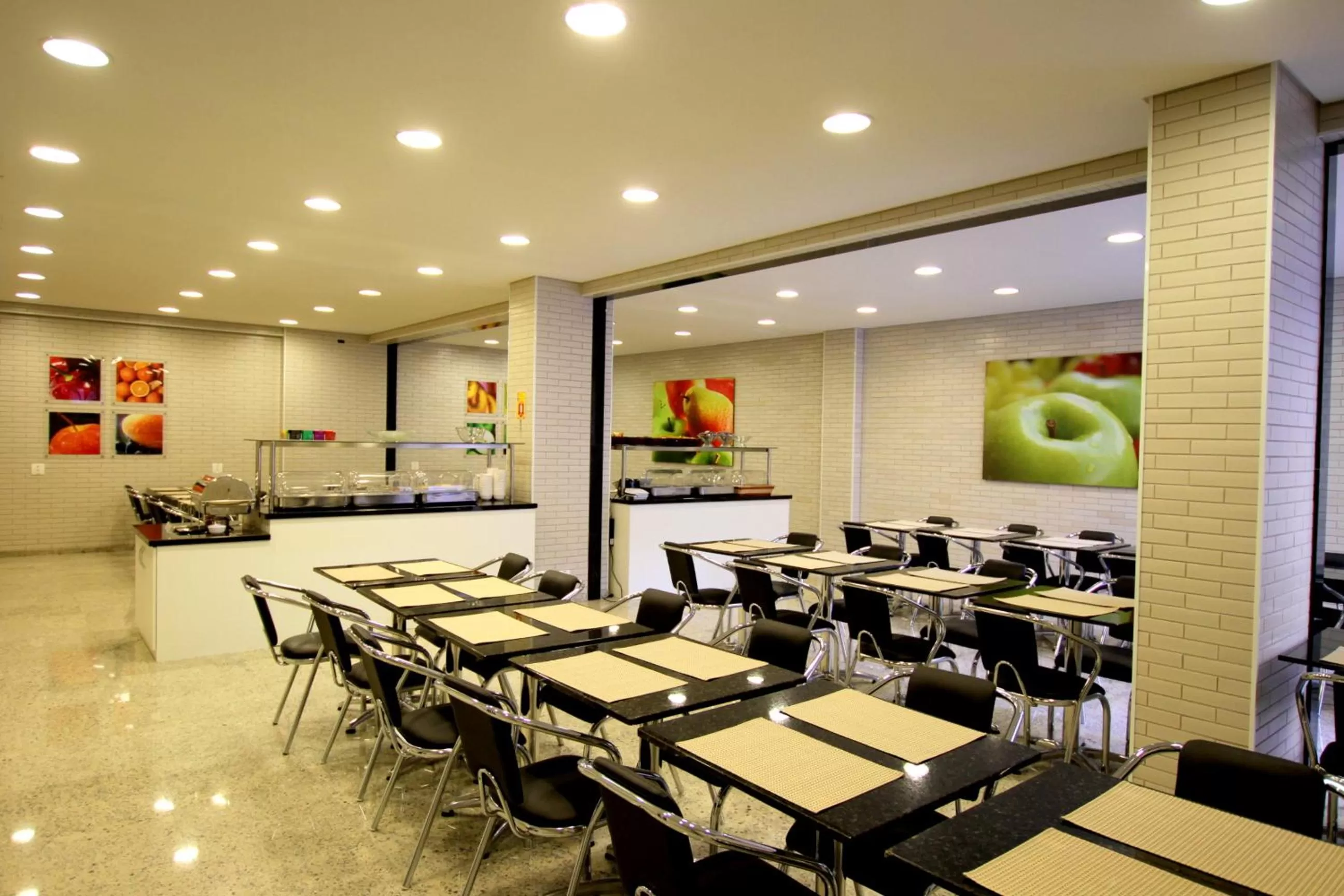 Restaurant/places to eat in Hotel Confiance Centro Cívico