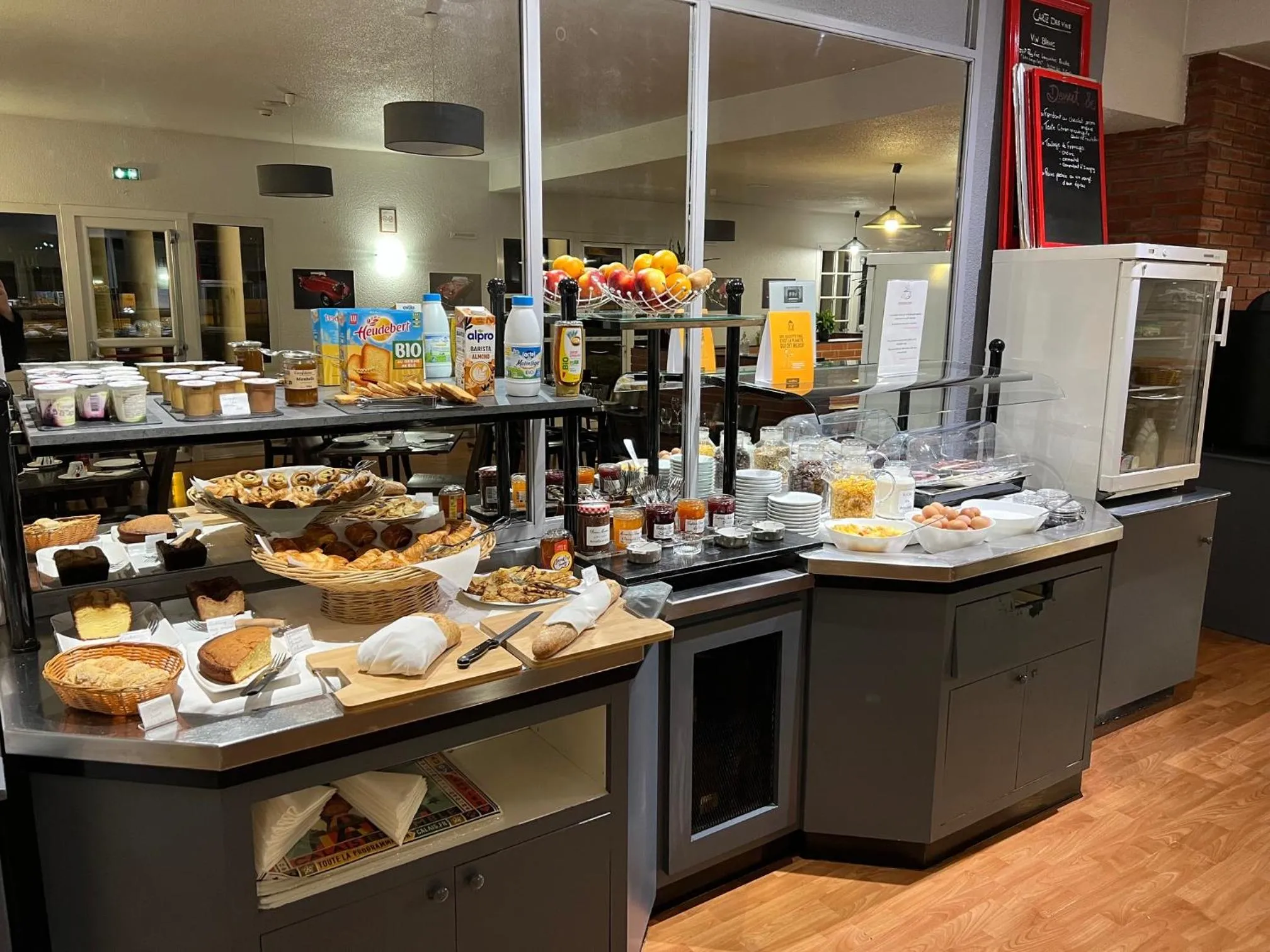 Continental breakfast in Logis Cottage Hôtel