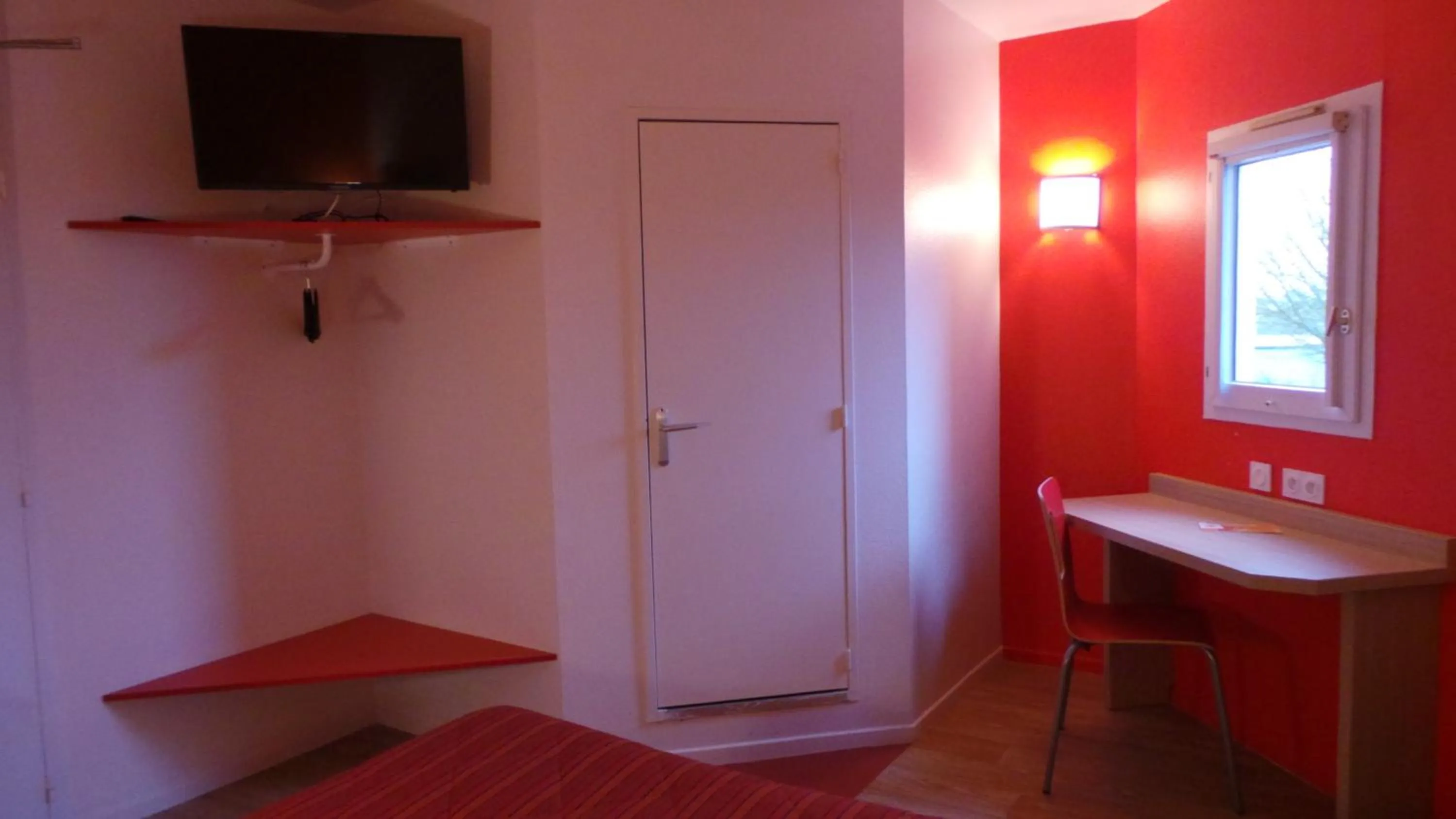 TV and multimedia in Première Classe Amiens