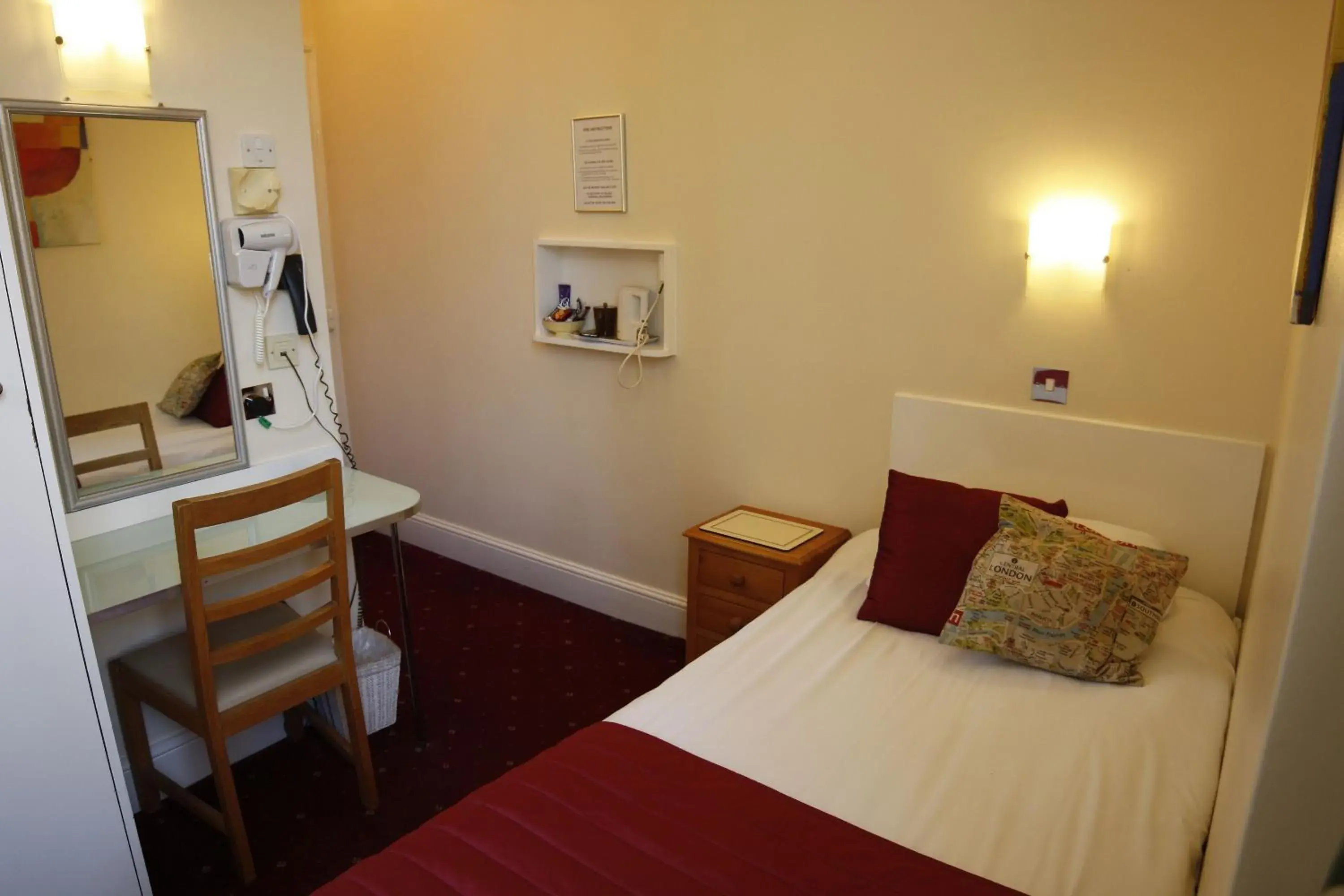 Bedroom, Bed in Thanet Hotel