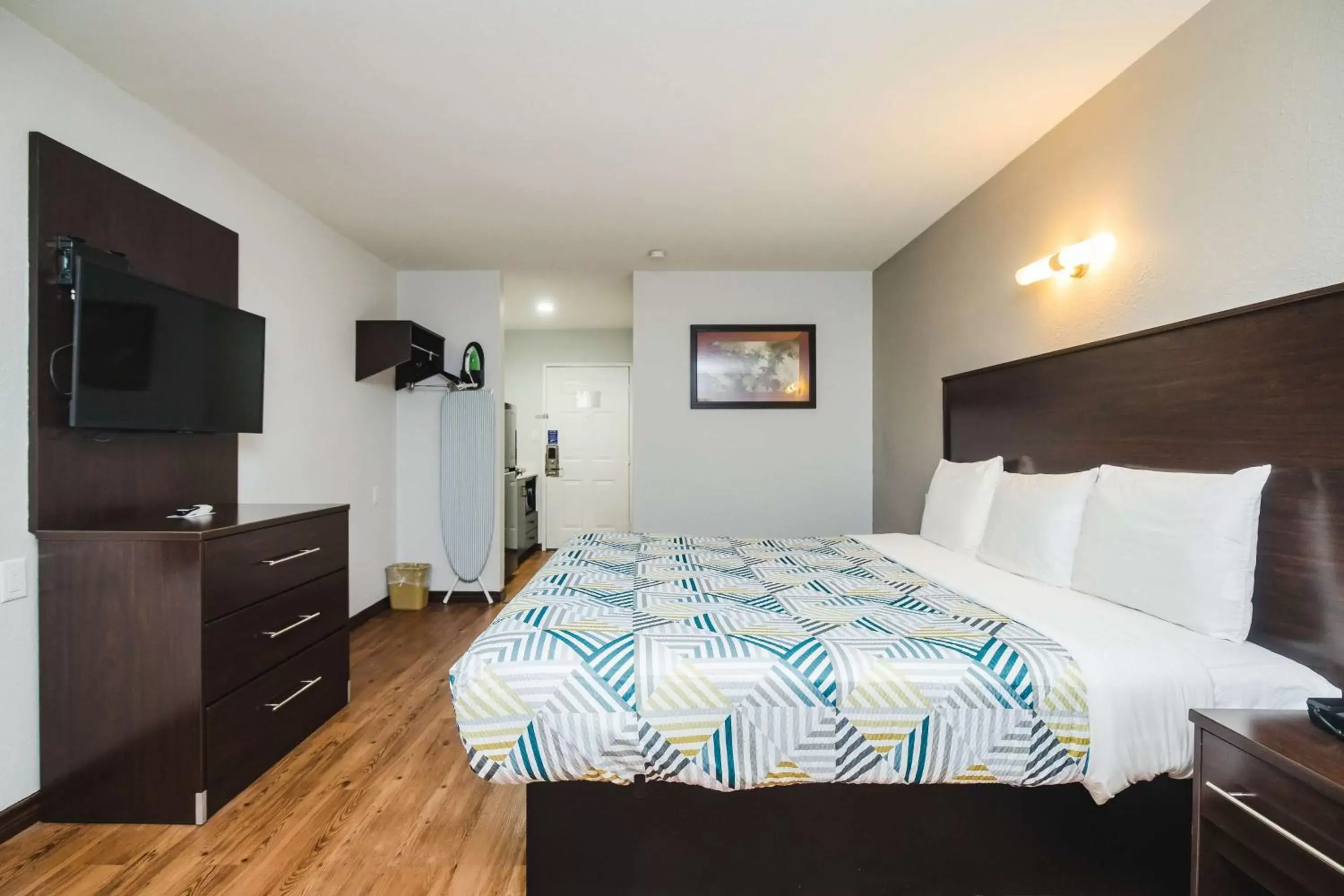 Bed in Studio 6 Channelview TX Baytown West Bed in Studio 6 Channelview TX Baytown West