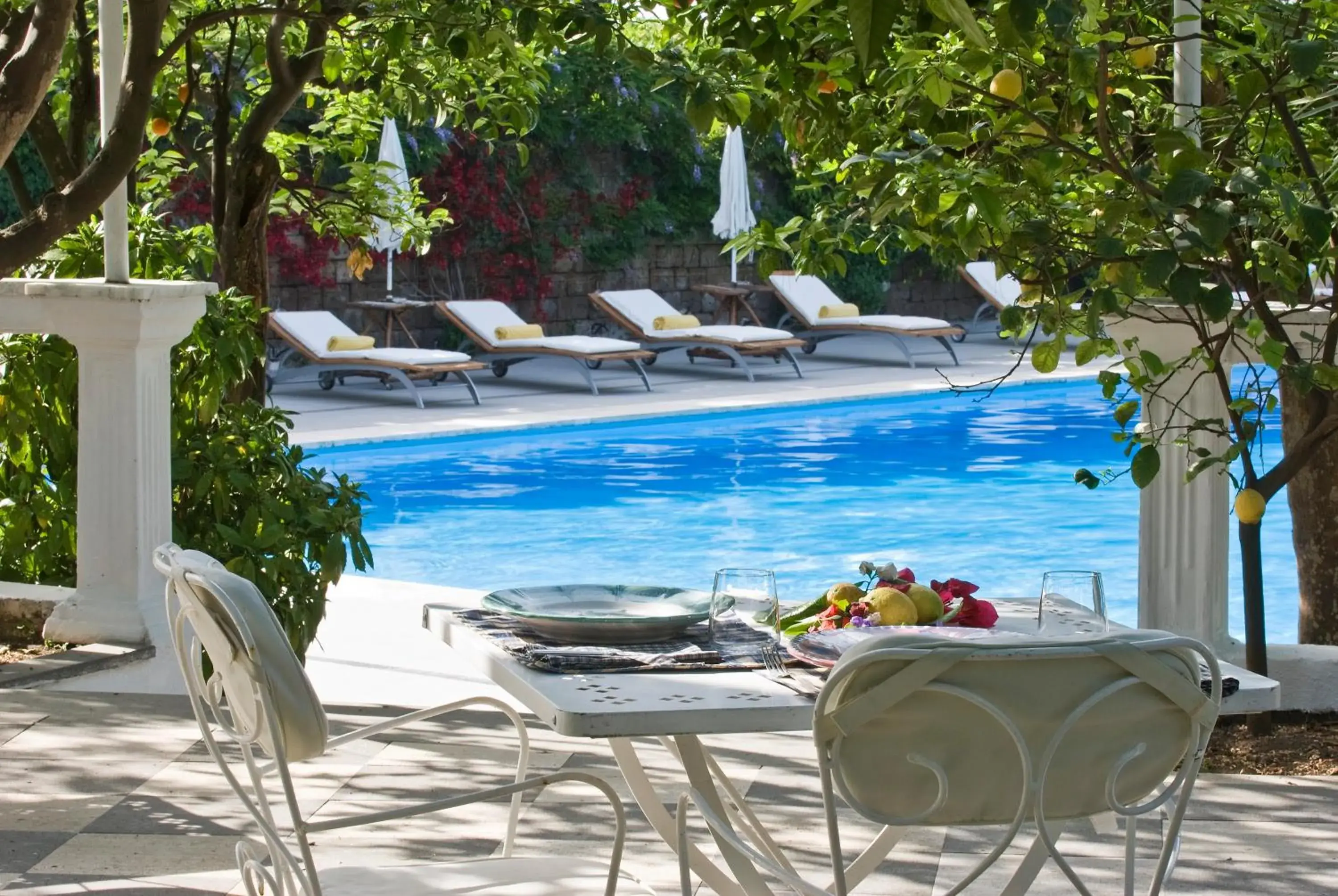 Restaurant/places to eat, Swimming Pool in Grand Hotel Cocumella