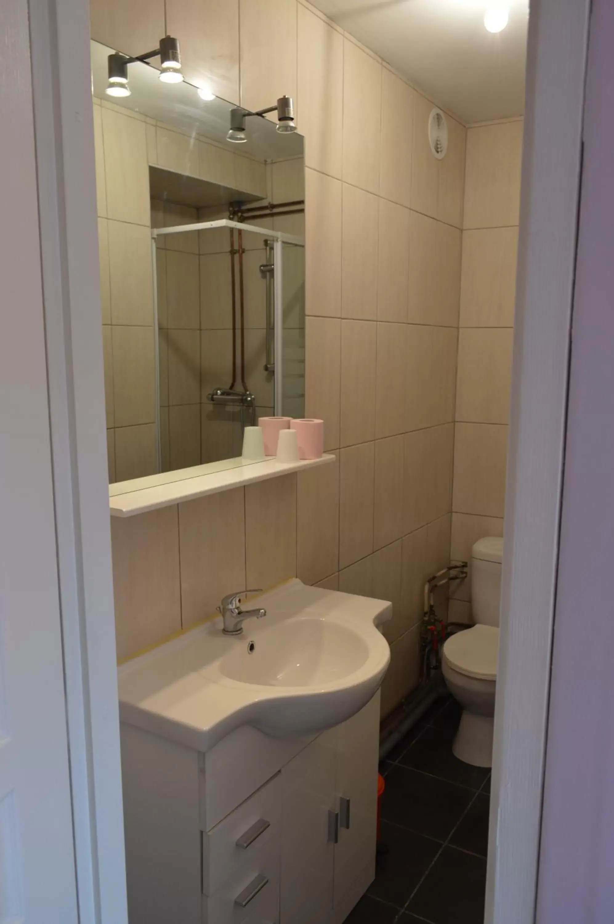Toilet, Bathroom in Hôtel Timgad