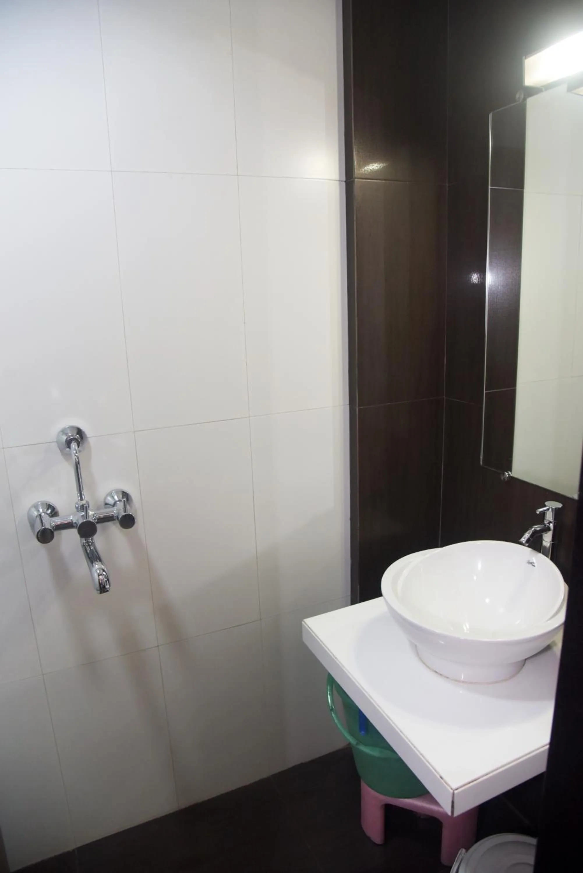 Bathroom in Hotel Indiana Inn