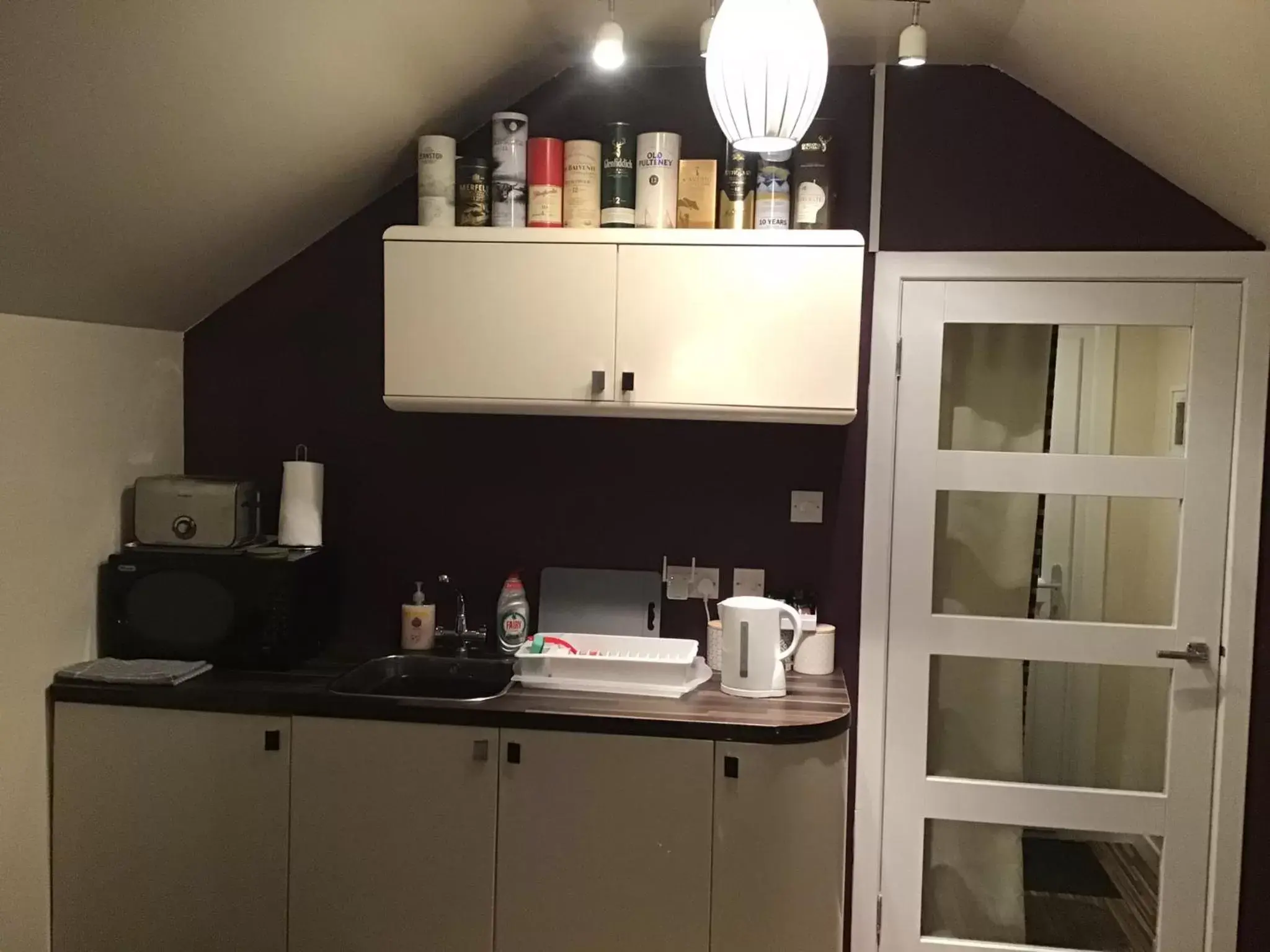 Coffee/tea facilities, Kitchen/Kitchenette in Woodvale