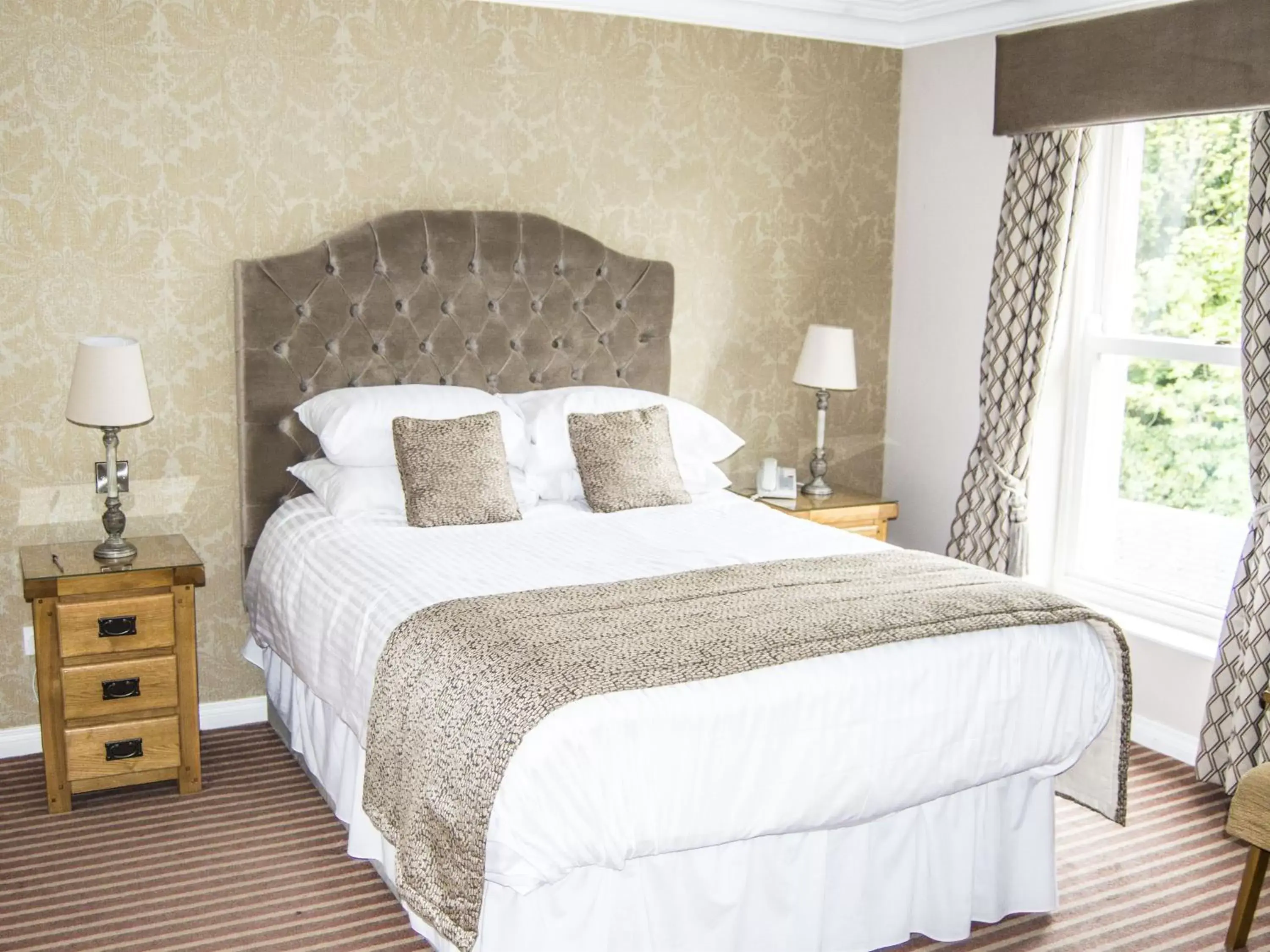 Bedroom, Bed in The Ryandale Inn