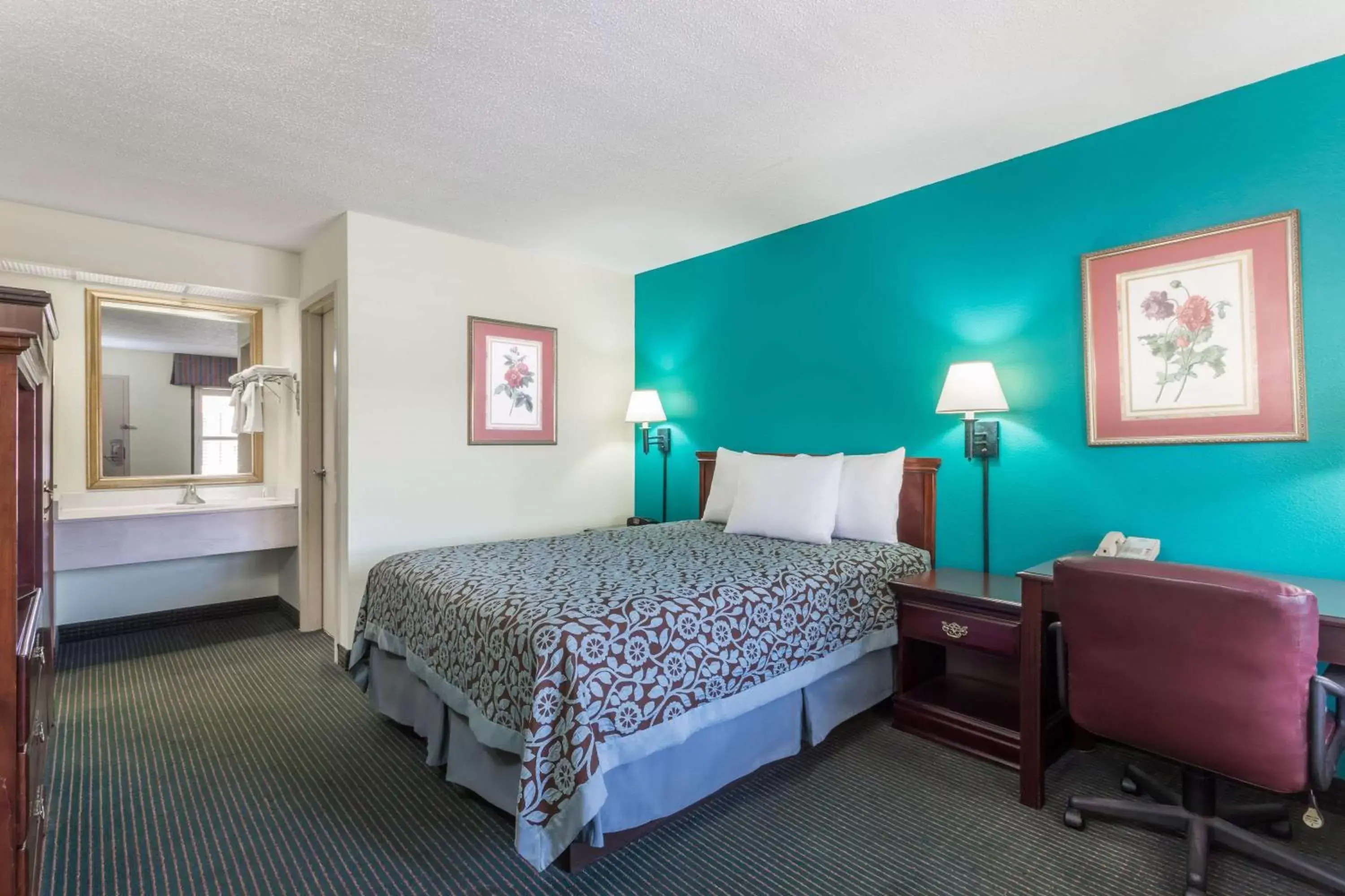 Photo of the whole room, Bed in Days Inn by Wyndham Marianna