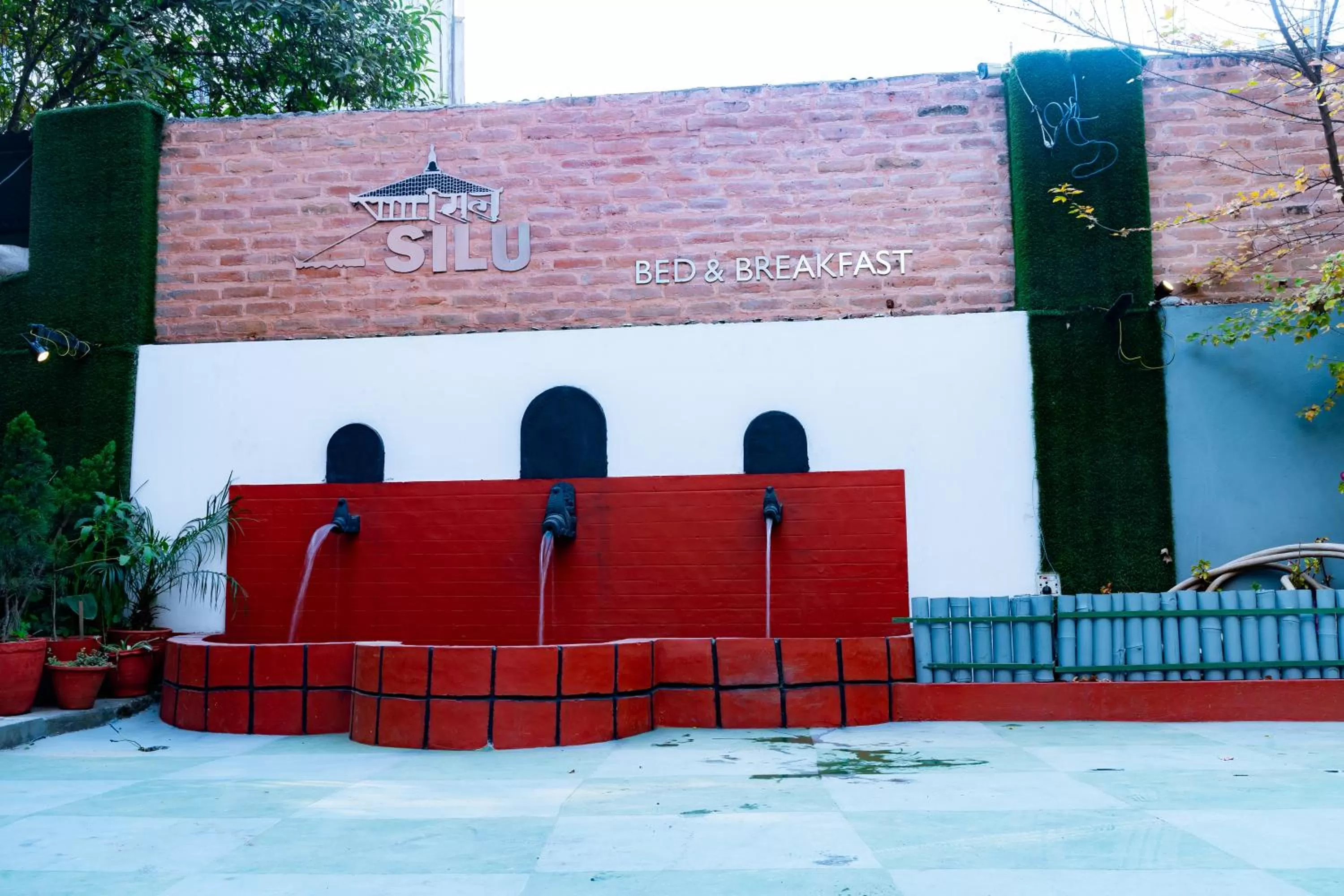 Facade/entrance in Silu Homes by Hostmandu