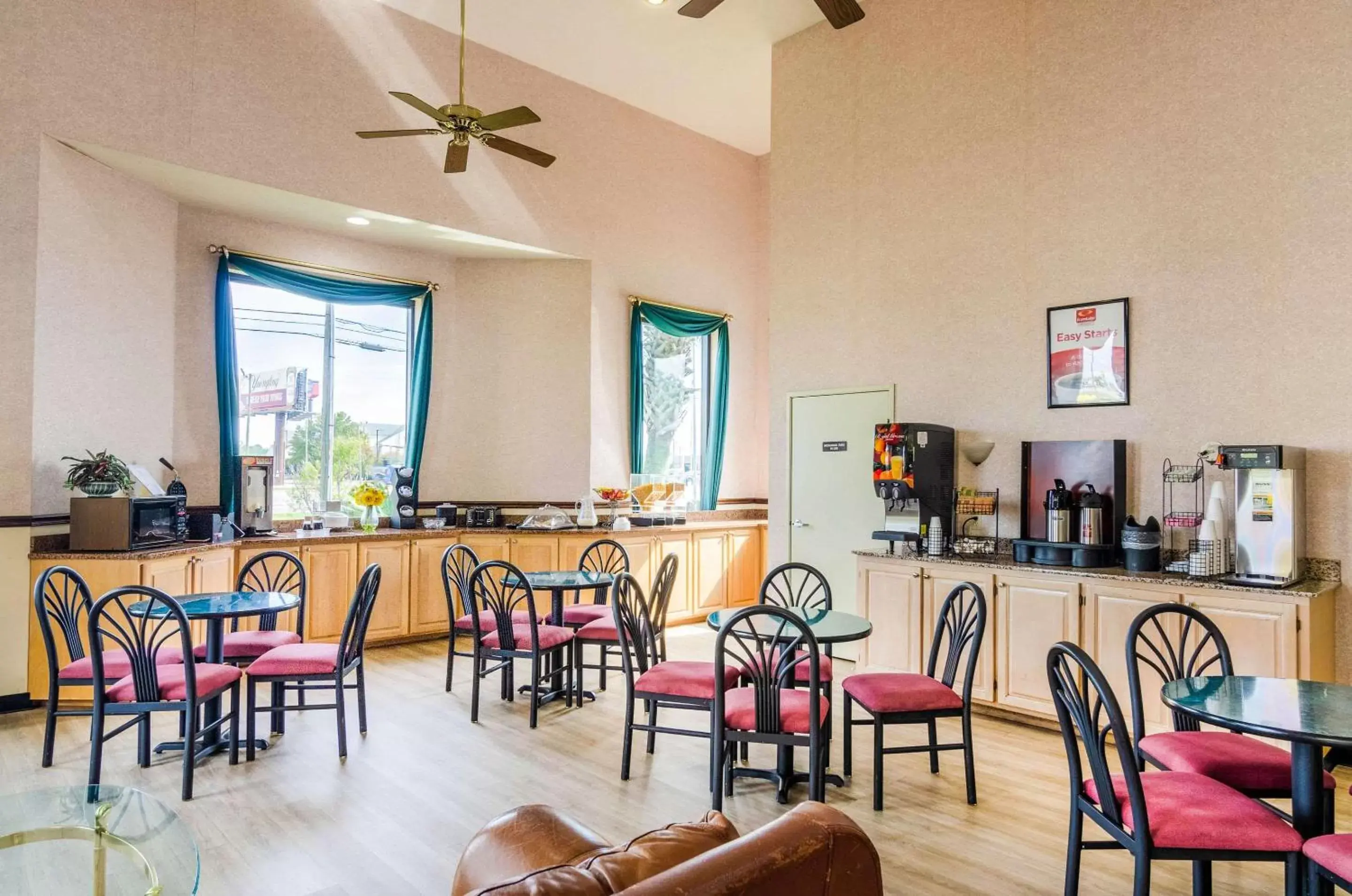 Restaurant/Places to Eat in Econo Lodge Inn & Suites Gulfport