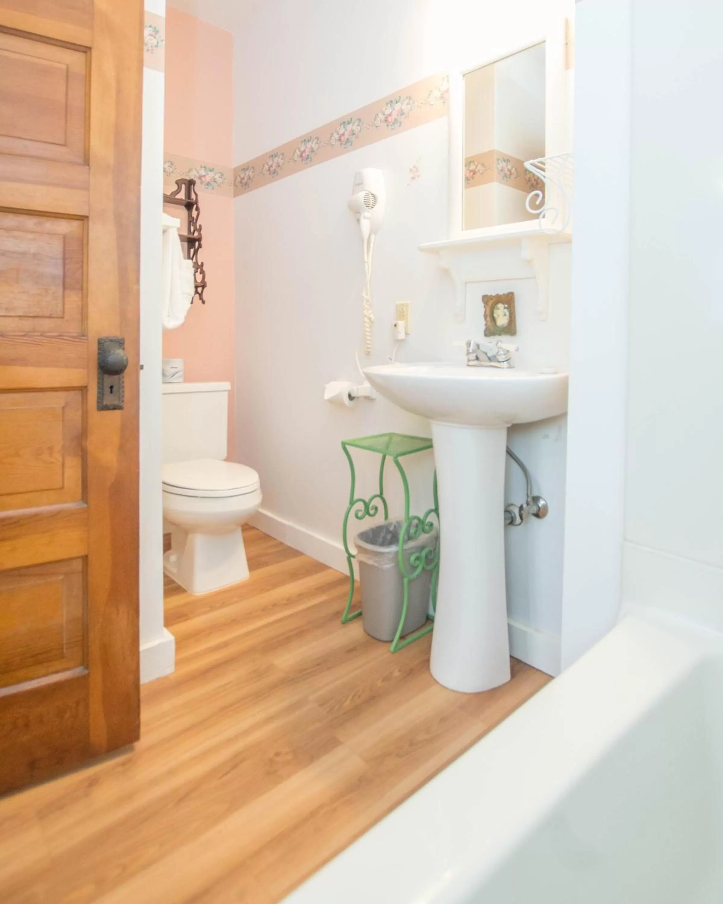 Toilet in Terrace Inn and 1911 Restaurant