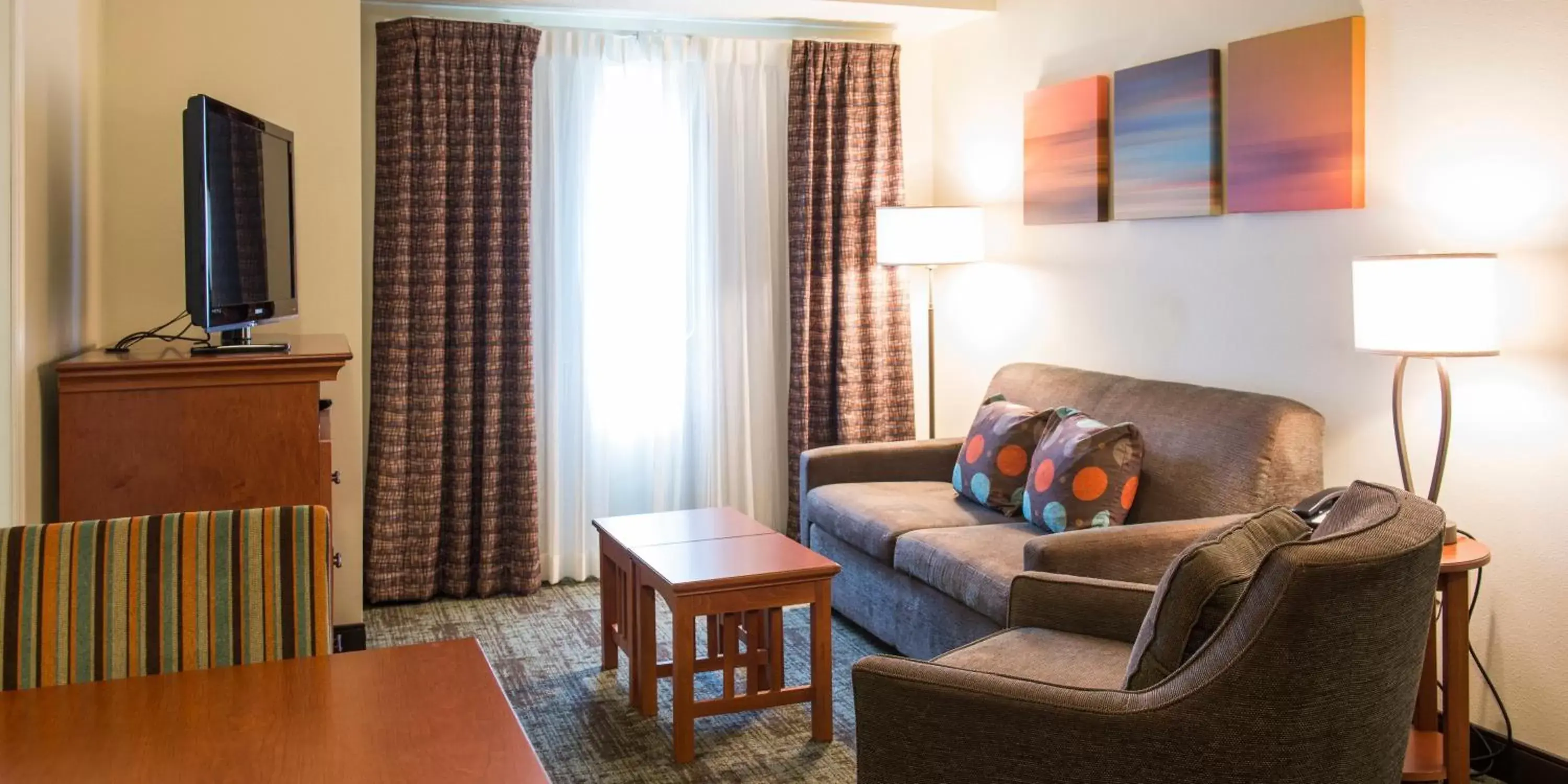 Bedroom, Seating Area in Staybridge Suites Fargo, an IHG Hotel
