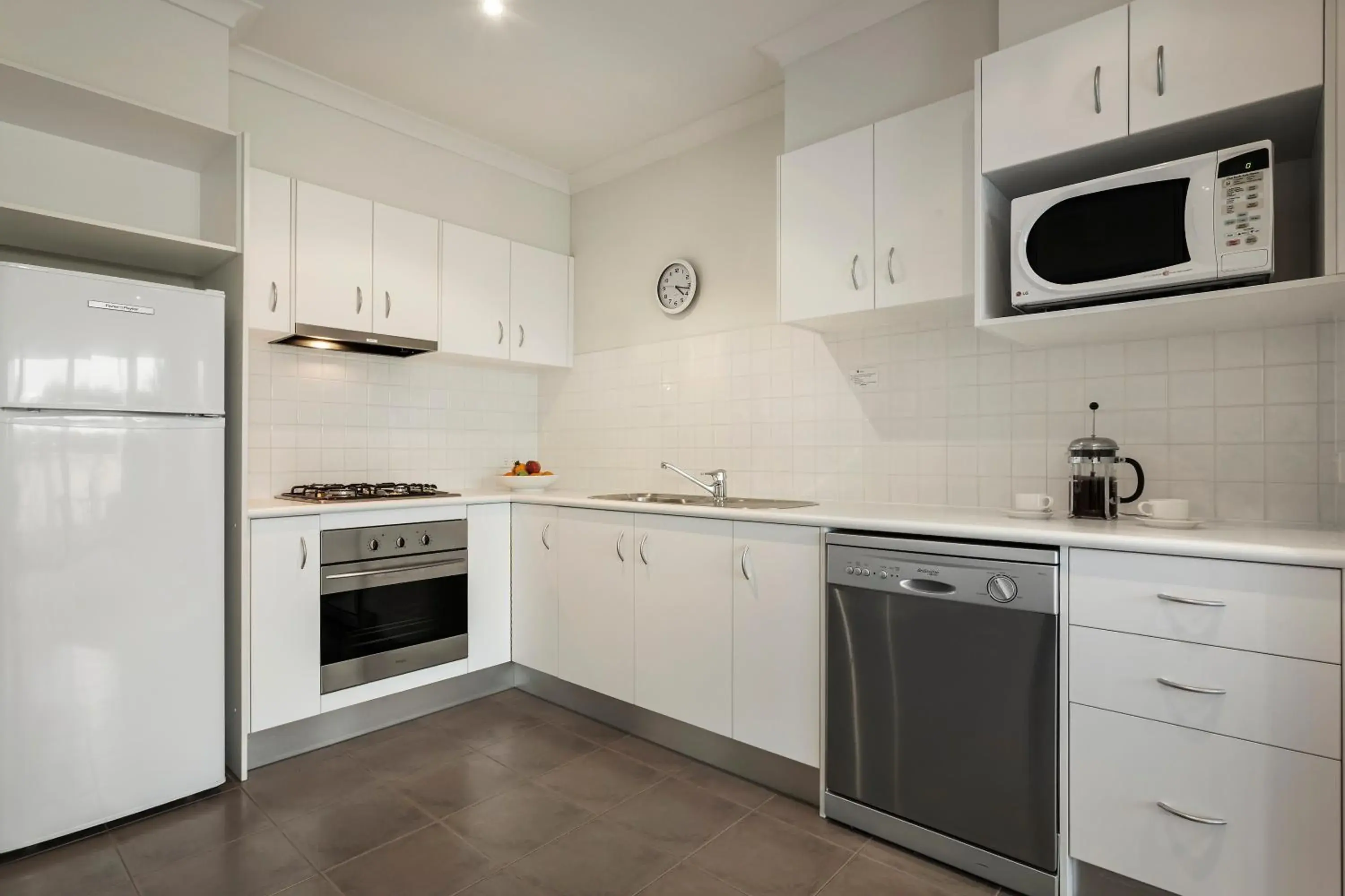 Kitchen or kitchenette, Kitchen/Kitchenette in Quest Sanctuary Lakes Apartments