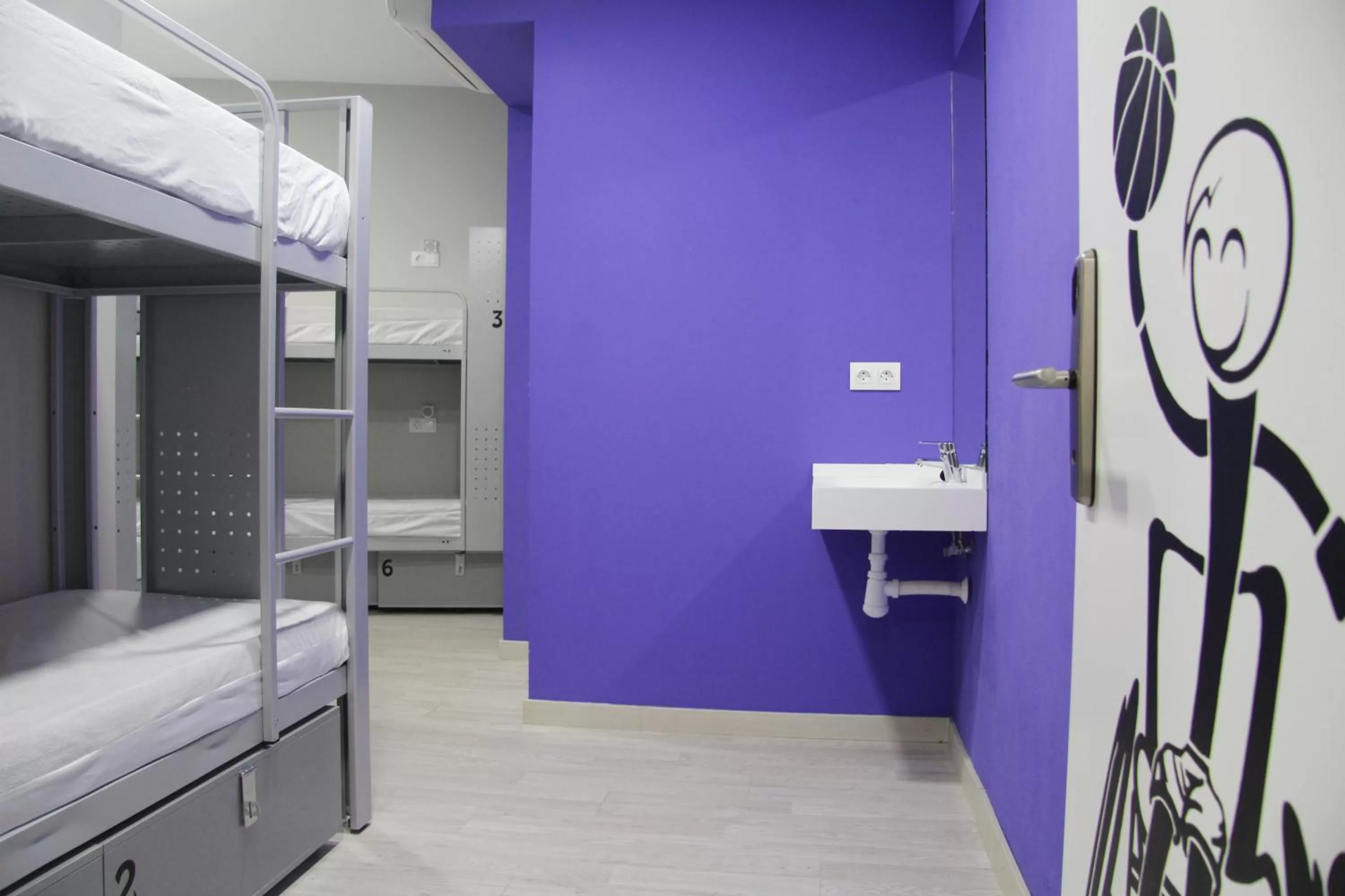 Bedroom, Bed in BcnSportHostels