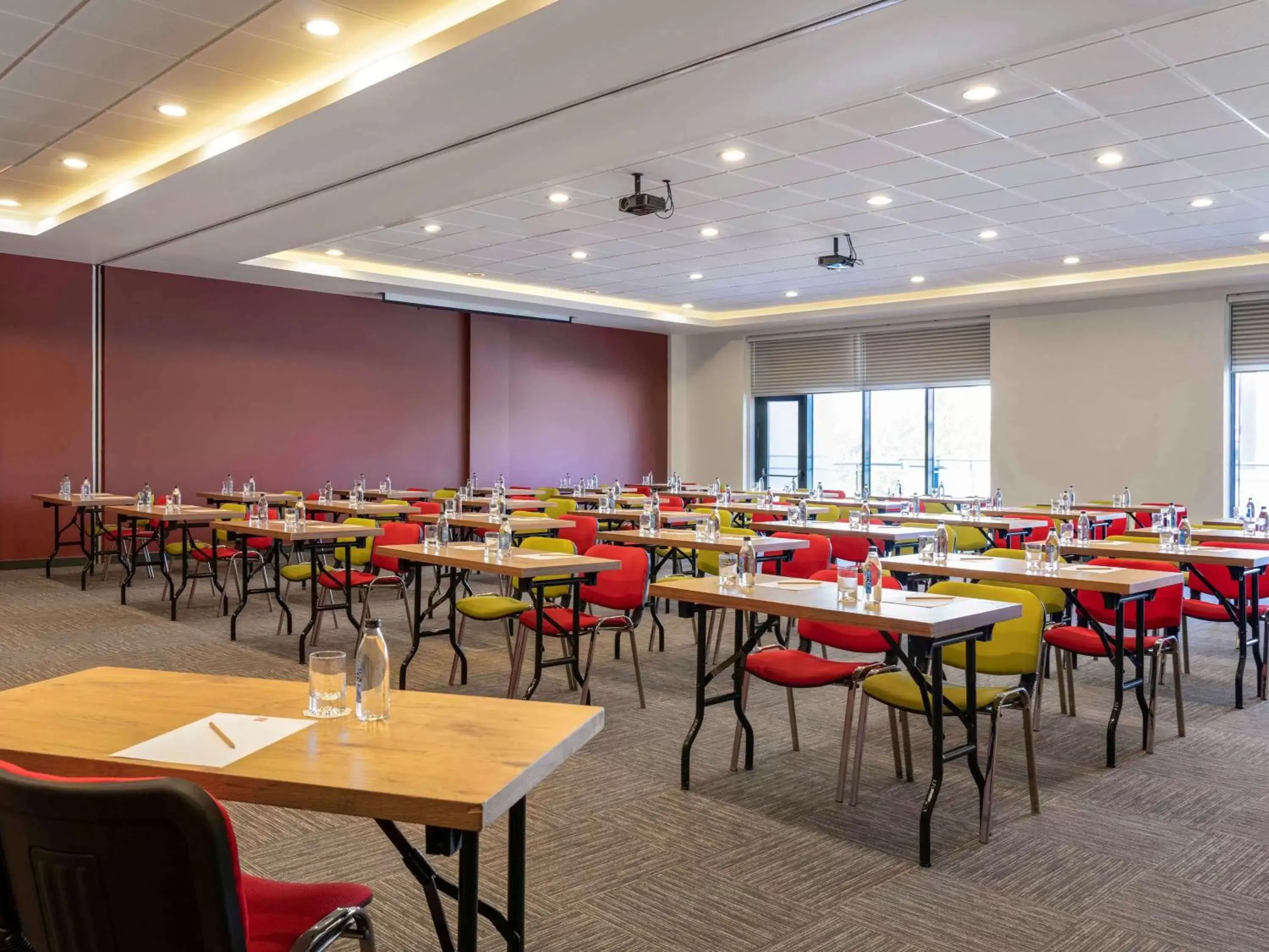 Meeting/conference room, Restaurant/Places to Eat in ibis Ankara Airport Hotel