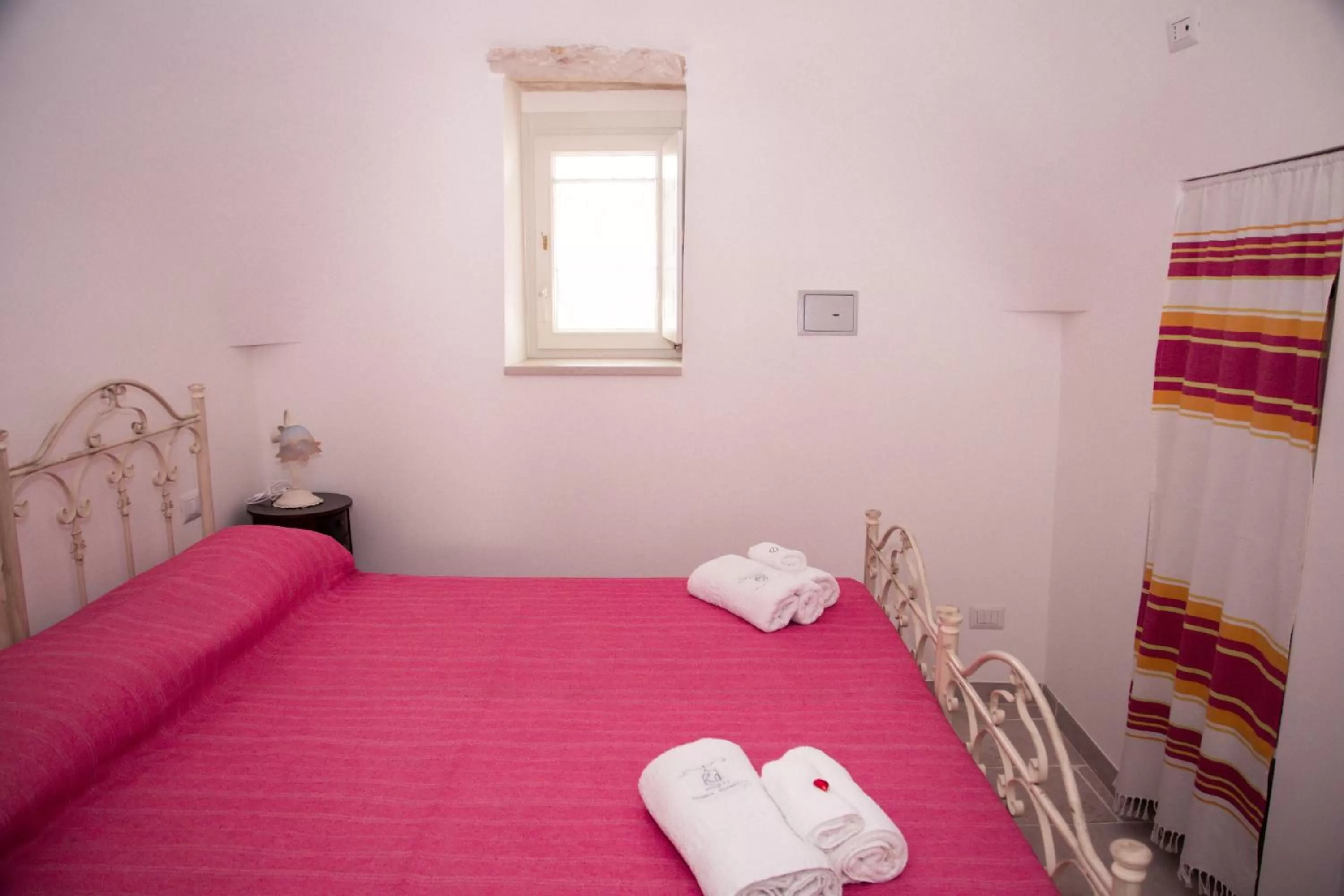 Bedroom, Bed in Trulli Donna Isabella
