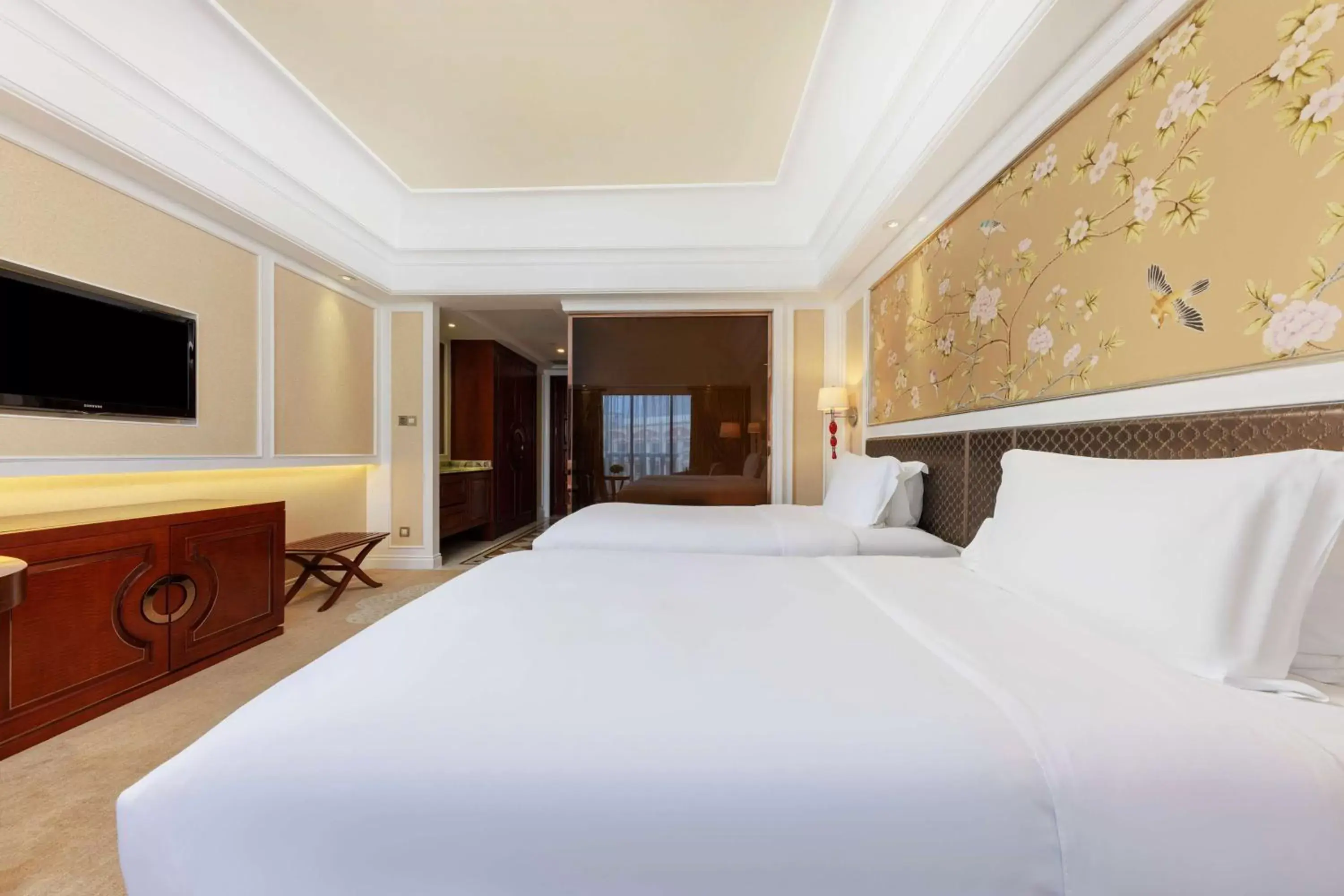 Photo of the whole room, Bed in Wyndham Foshan Shunde