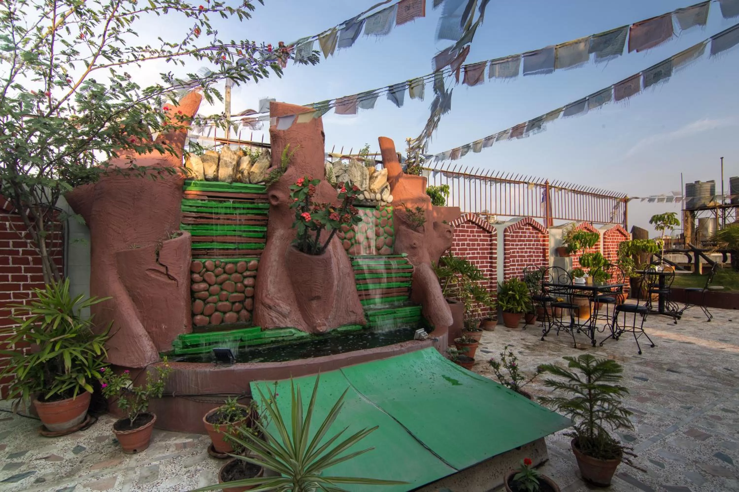 Restaurant/places to eat in Hotel Family Home