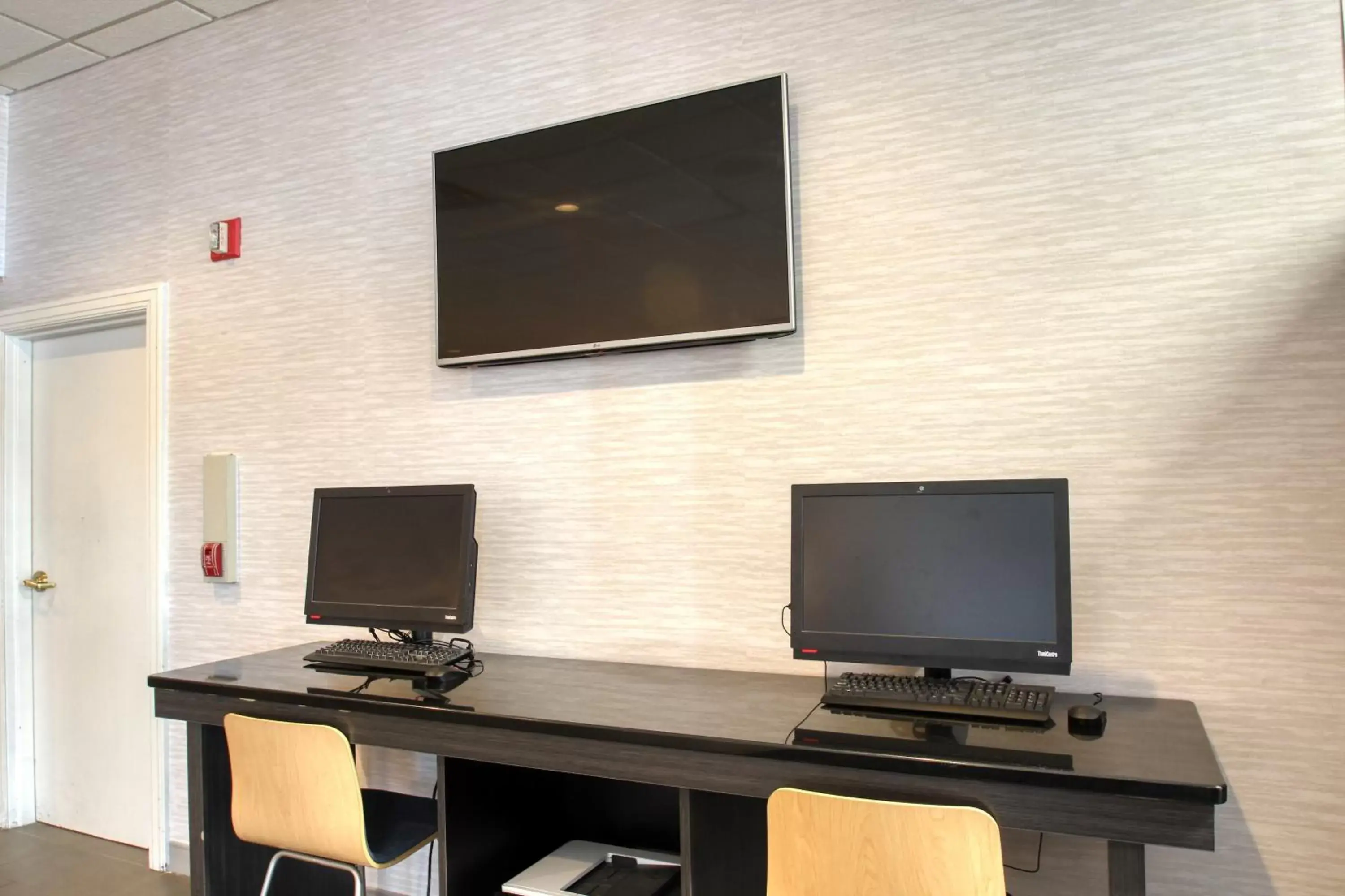 Business facilities, TV/Entertainment Center in Radisson Hotel and Conference Center Fond du Lac