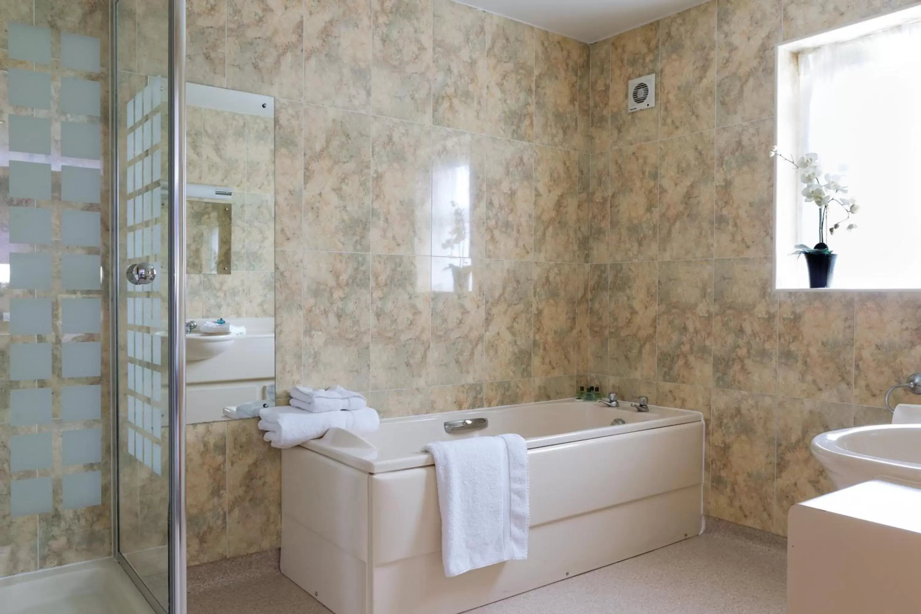 Bathroom in Burntwood Court Hotel