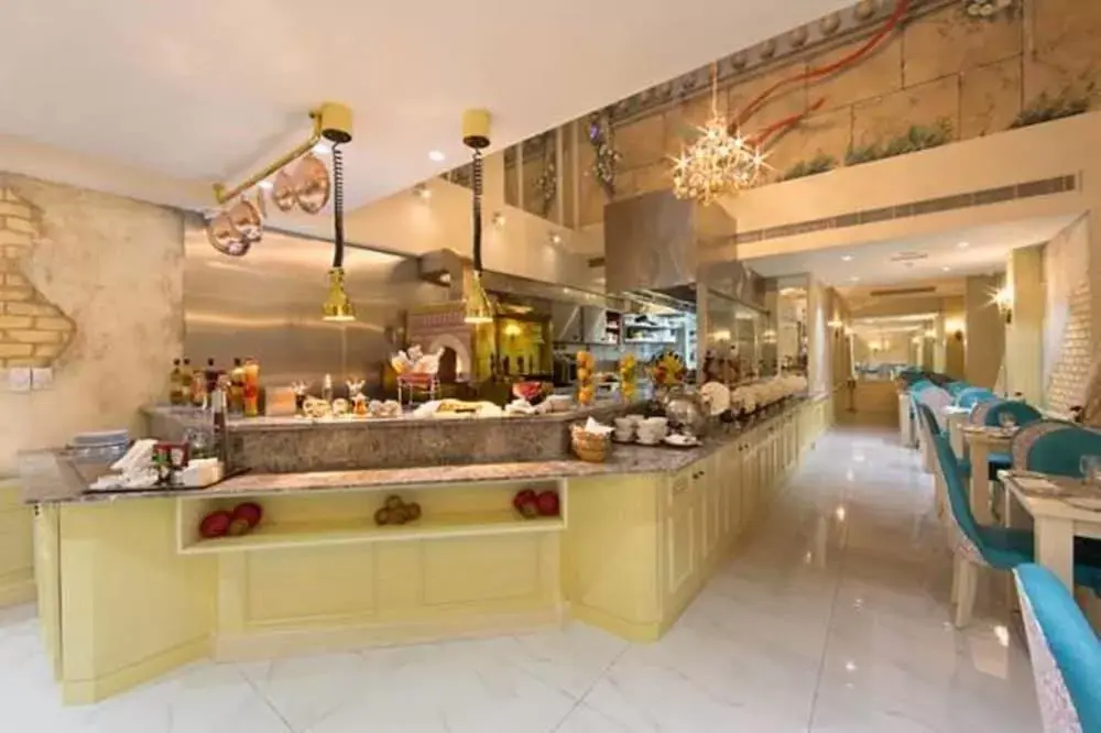 Restaurant/places to eat, Kitchen/Kitchenette in Al Khaleej Palace Deira Hotel