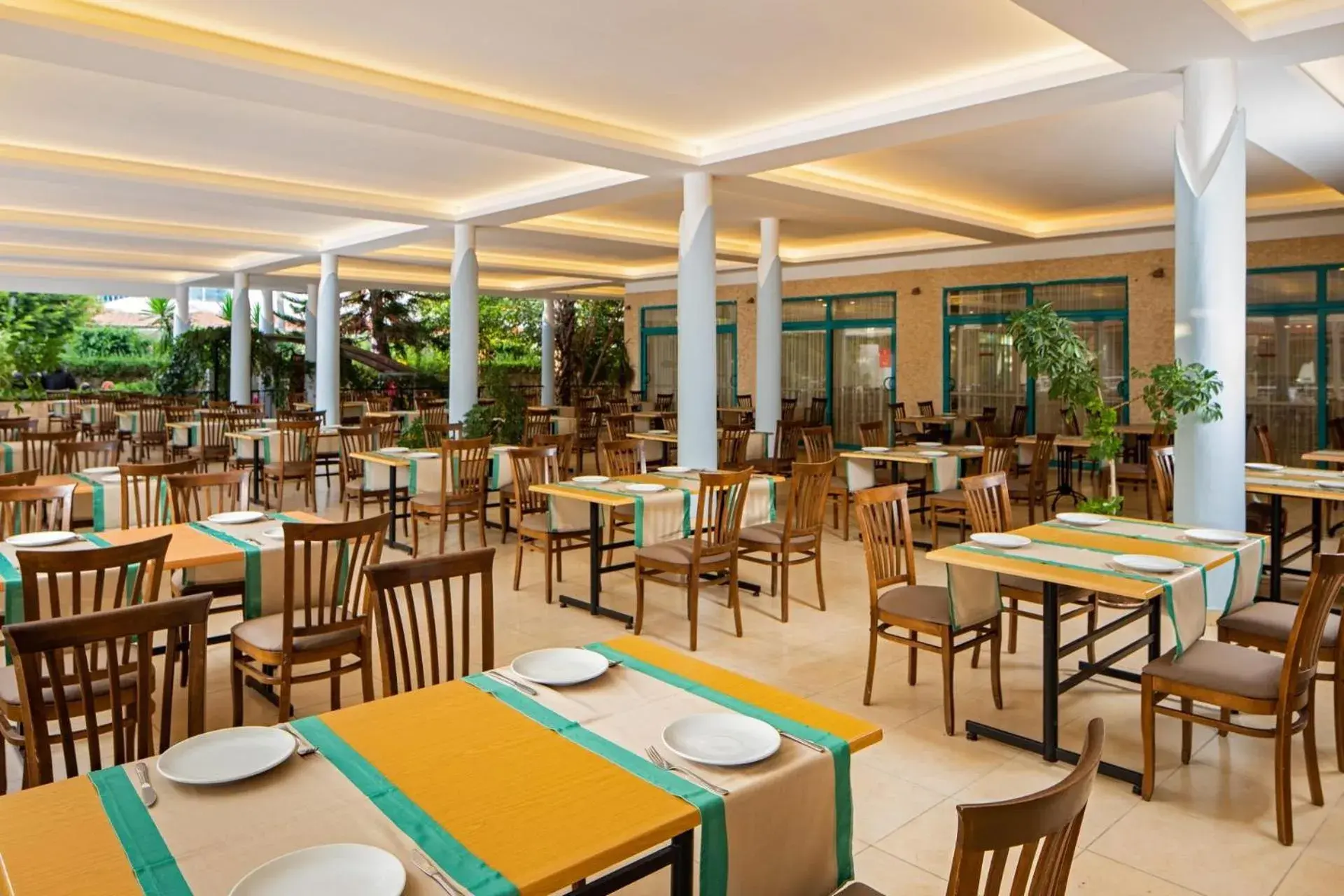 Restaurant/Places to Eat in Club Mirabell Hotel