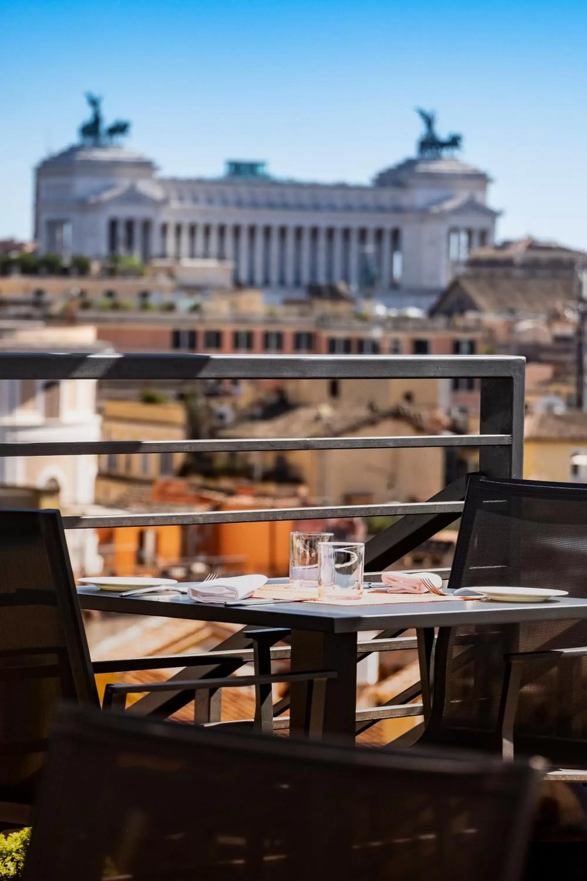 Restaurant/places to eat in U-Visionary Roma Hotel