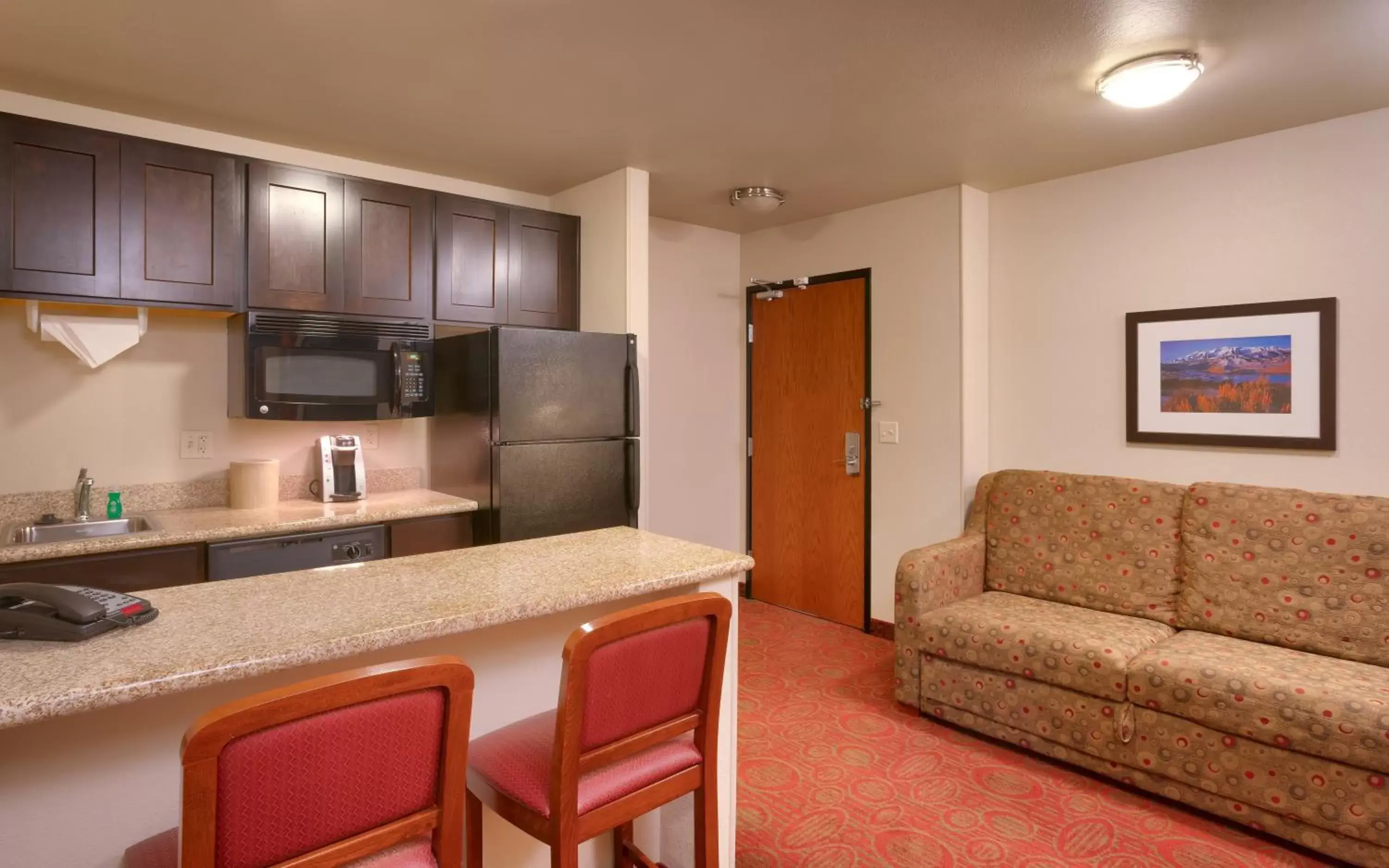Photo of the whole room, Kitchen/Kitchenette in Holiday Inn Express Orem-North Provo, an IHG Hotel