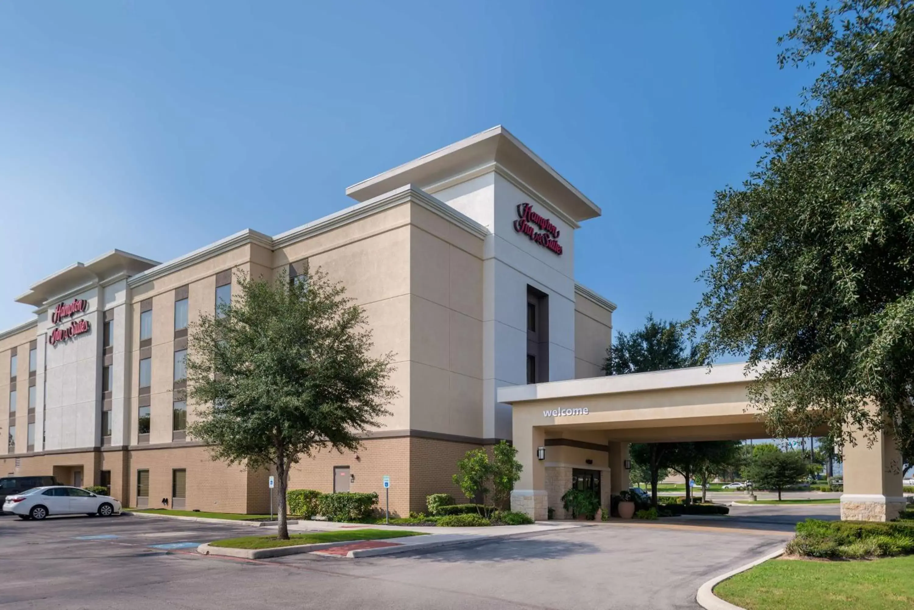 Property building in Hampton Inn and Suites Schertz Property building in Hampton Inn and Suites Schertz