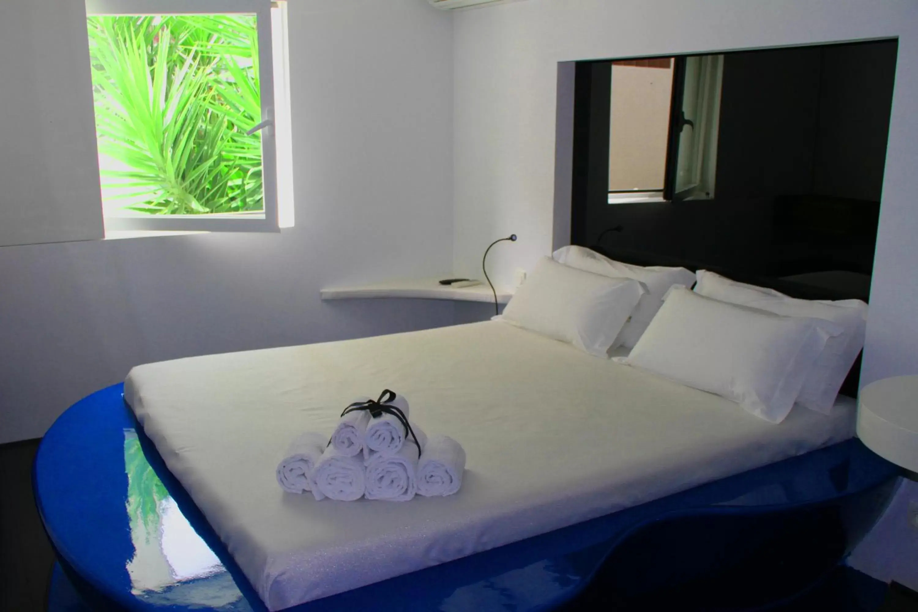 Bedroom, Bed in Absoluto Design Hotel