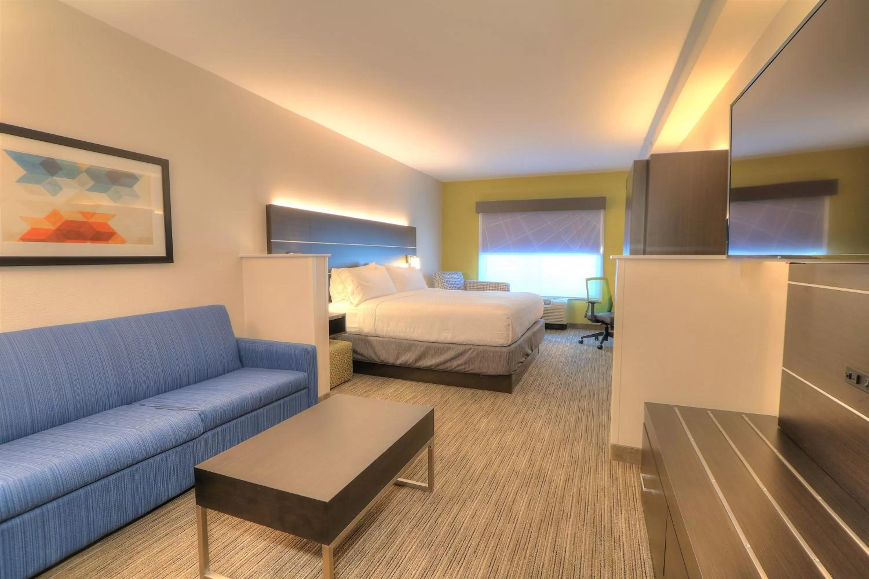 Photo of the whole room, Bed in Holiday Inn Express Hotel & Suites Mobile Saraland by IHG