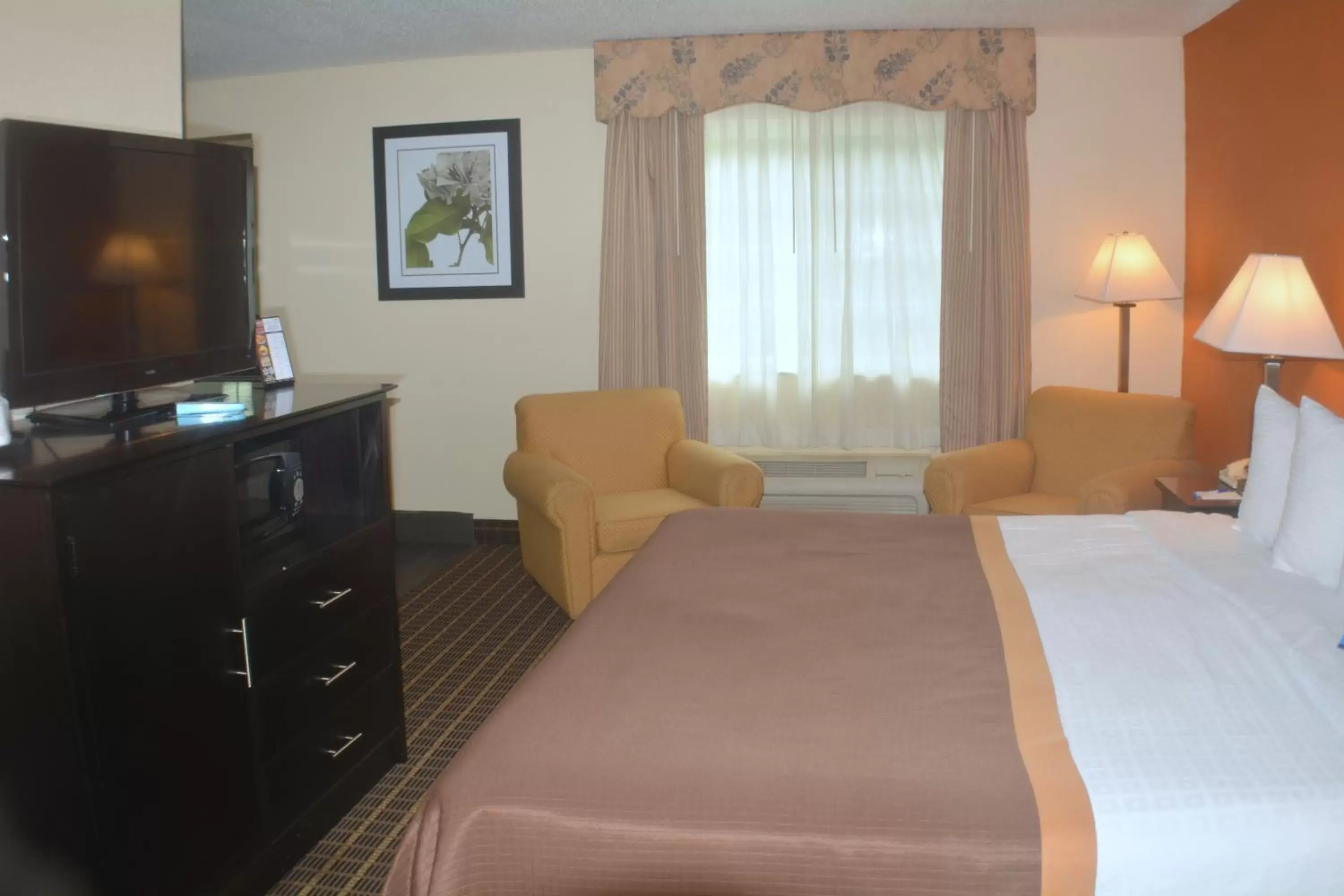 Bed in Baymont by Wyndham Muskegon Bed in Baymont by Wyndham Muskegon