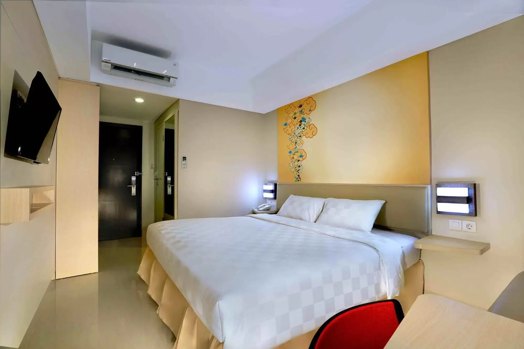 Photo of the whole room, Bed in Cordela Hotel Cirebon