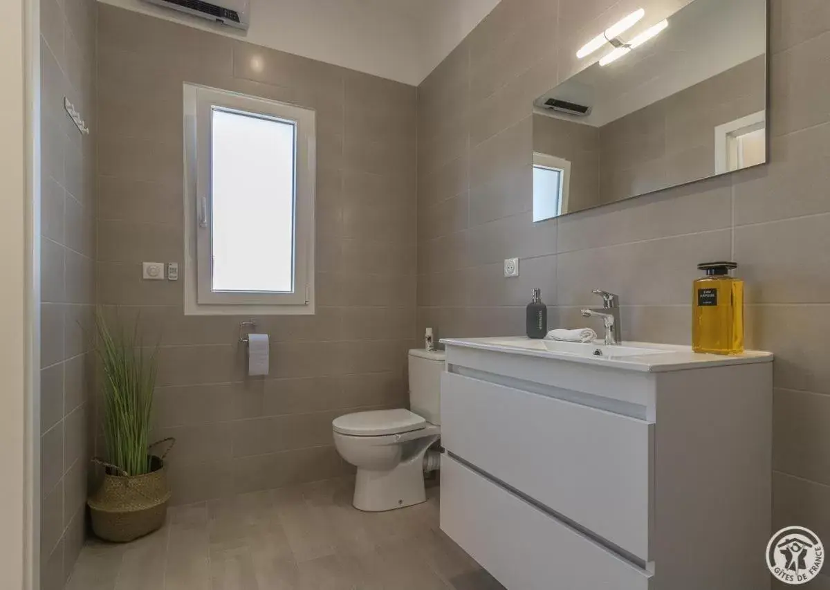 Bathroom in COSY LODGE TOULOUSE