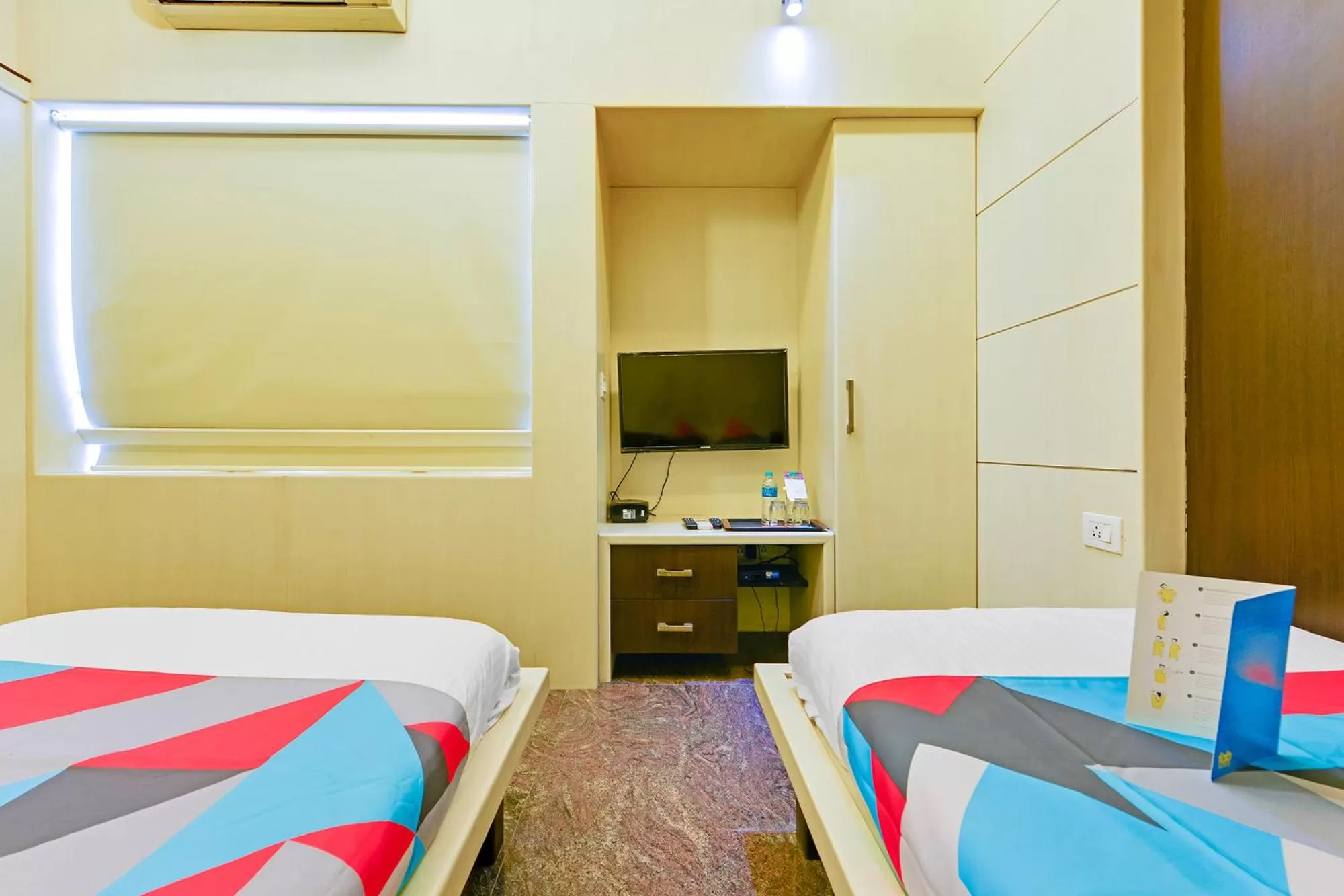 TV and multimedia, Bed in FabHotel B Zone - Nr US Consulate