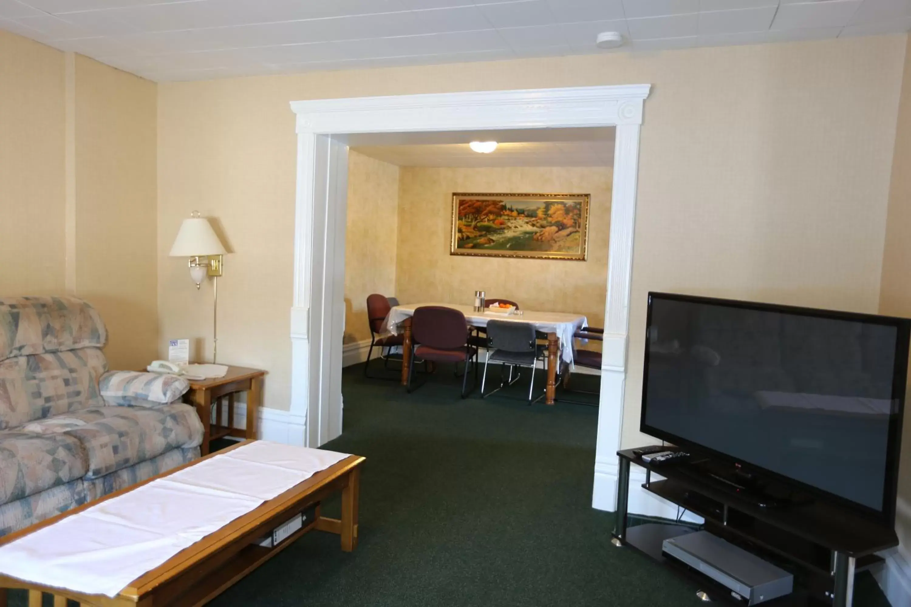 TV and multimedia, TV/Entertainment Center in Country Inn Listowel