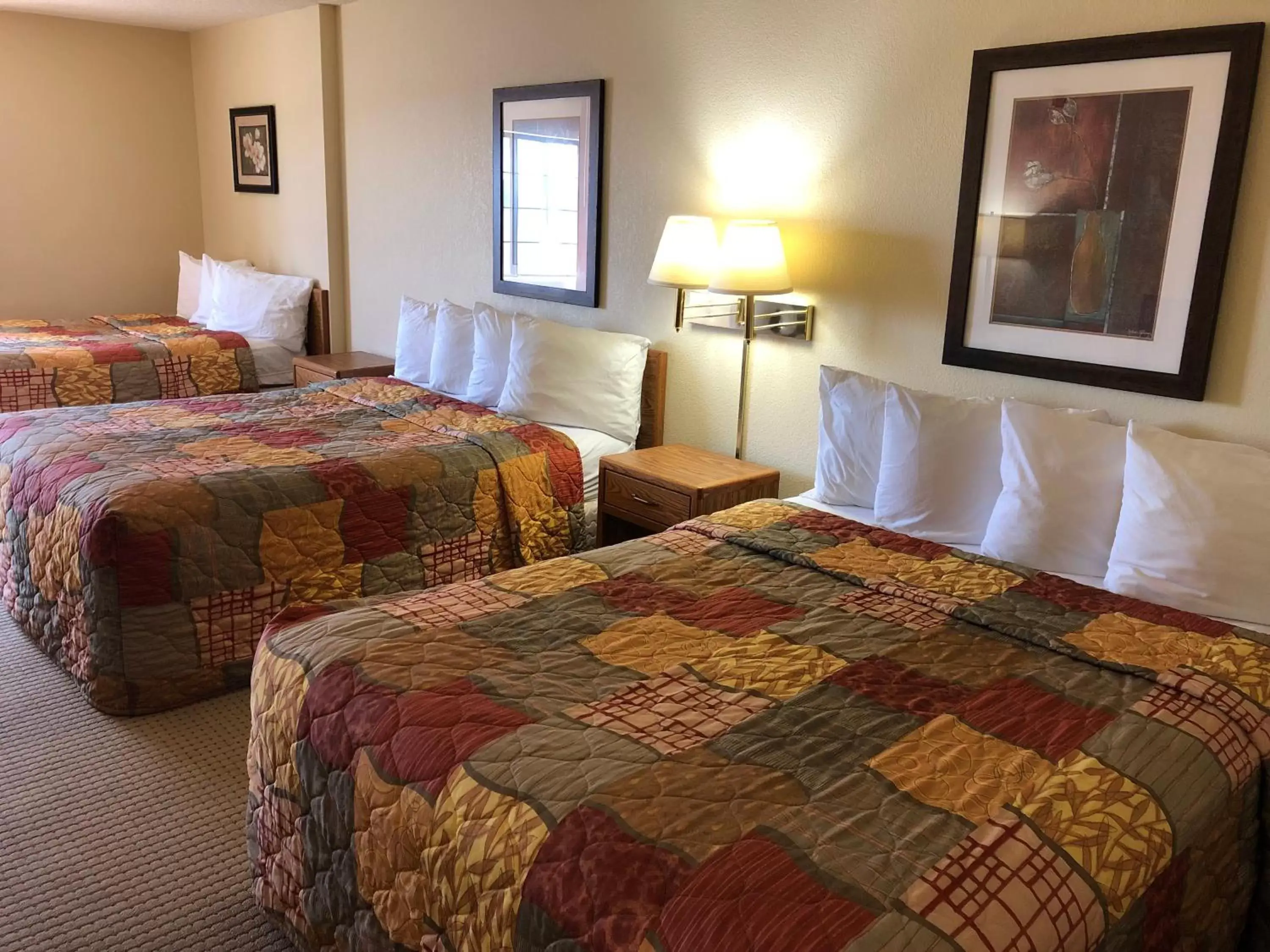 Bed in Days Inn by Wyndham Iron Mountain