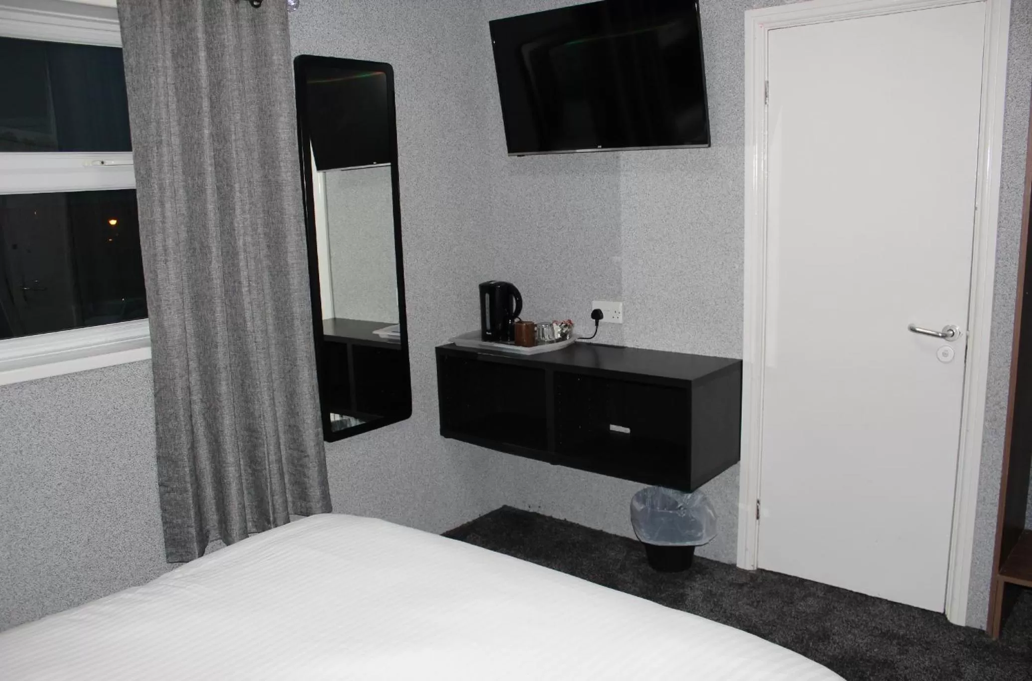 TV and multimedia, Bed in The Premier Lodge