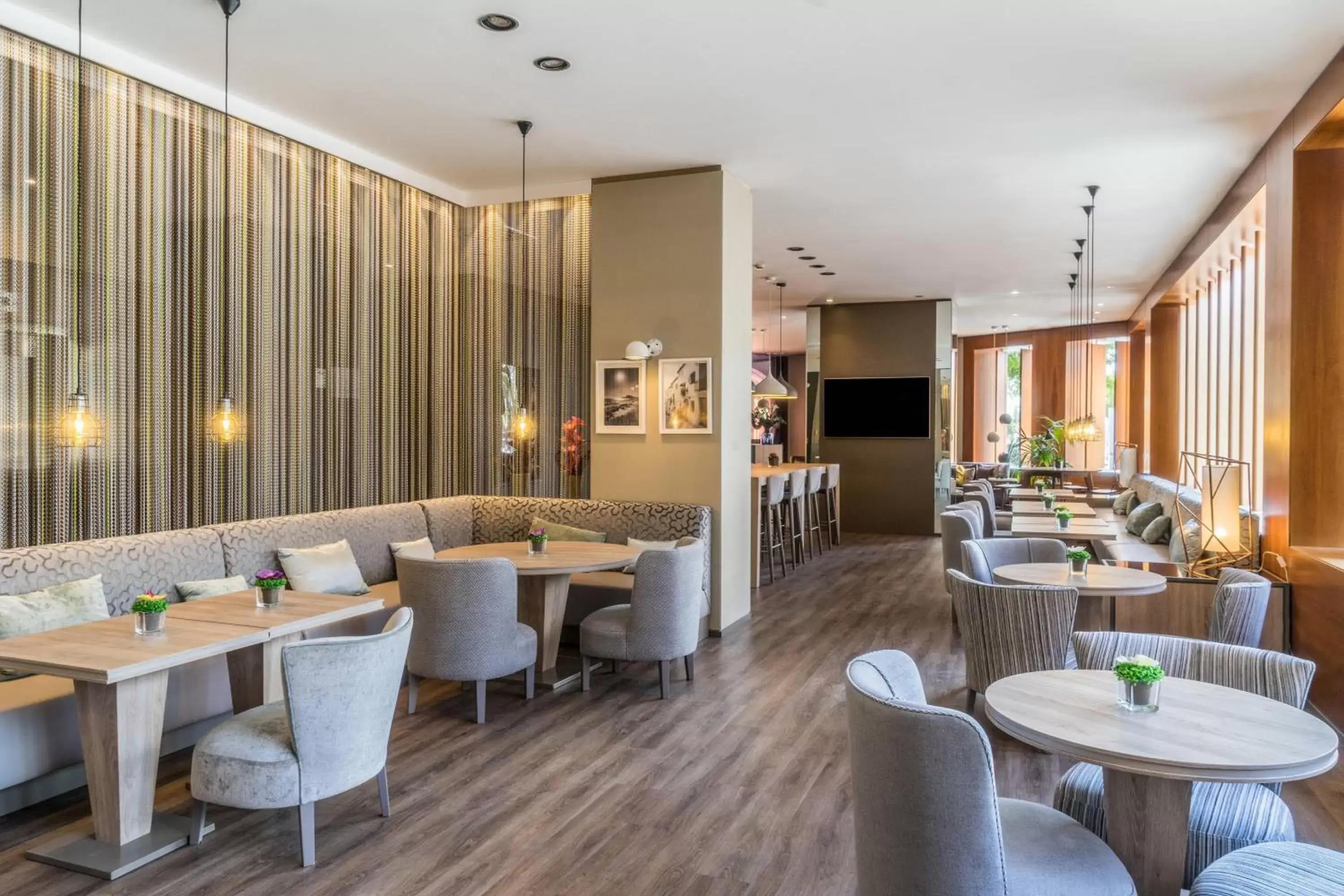Lounge or bar, Restaurant/Places to Eat in AC Hotel Valencia by Marriott