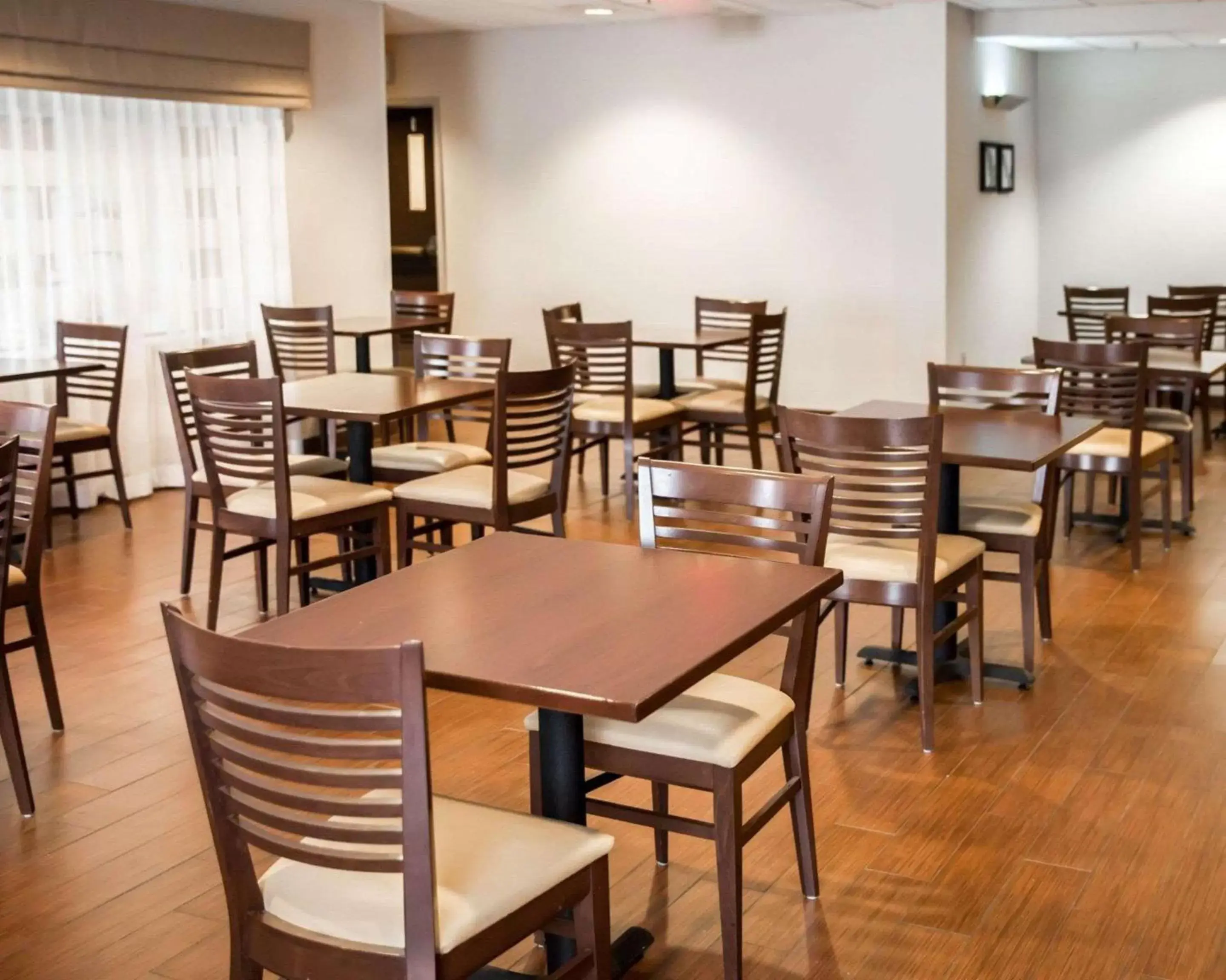 Restaurant/Places to Eat in Sleep Inn and Suites Hagerstown