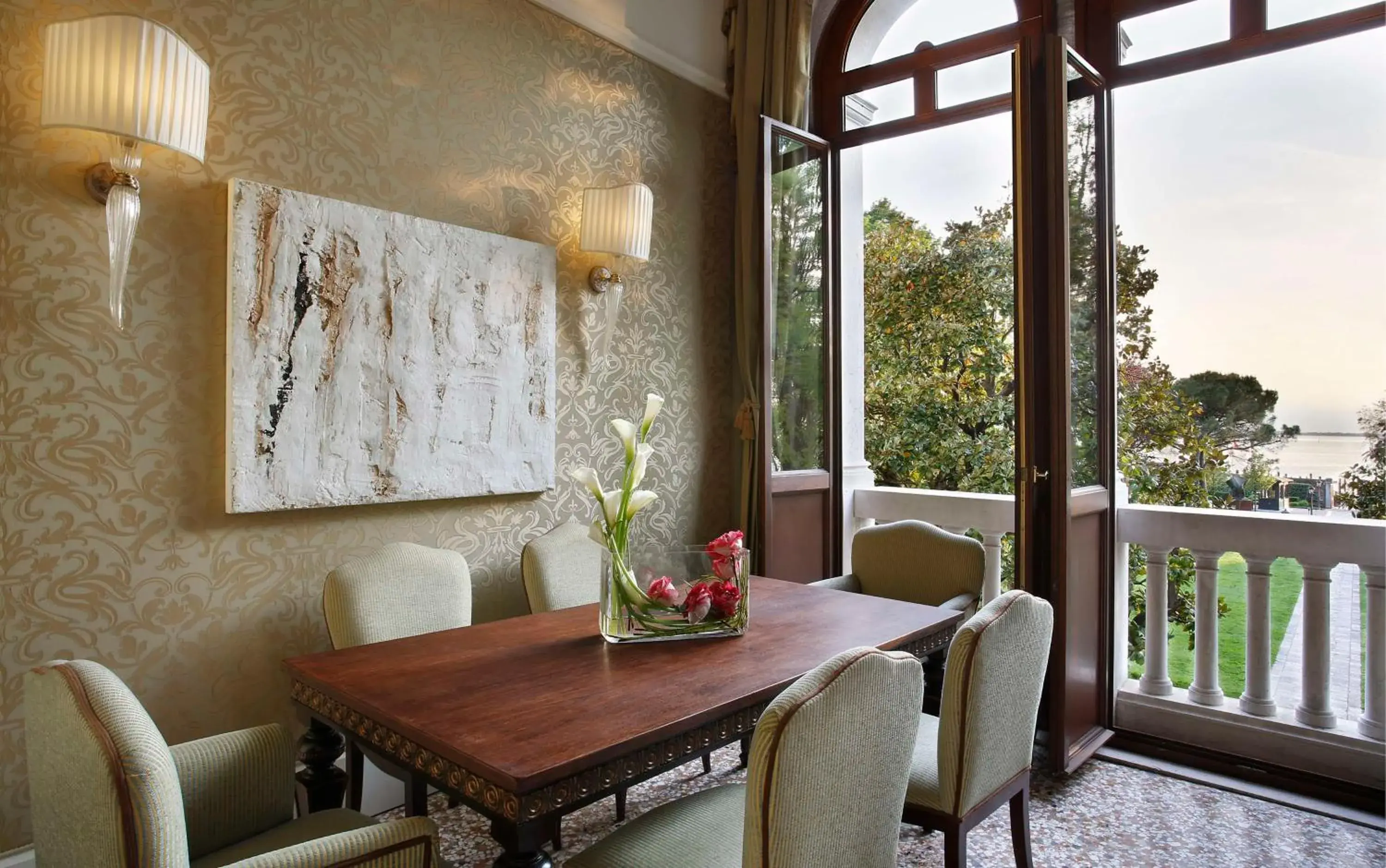 Photo of the whole room, Dining Area in San Clemente Palace Kempinski