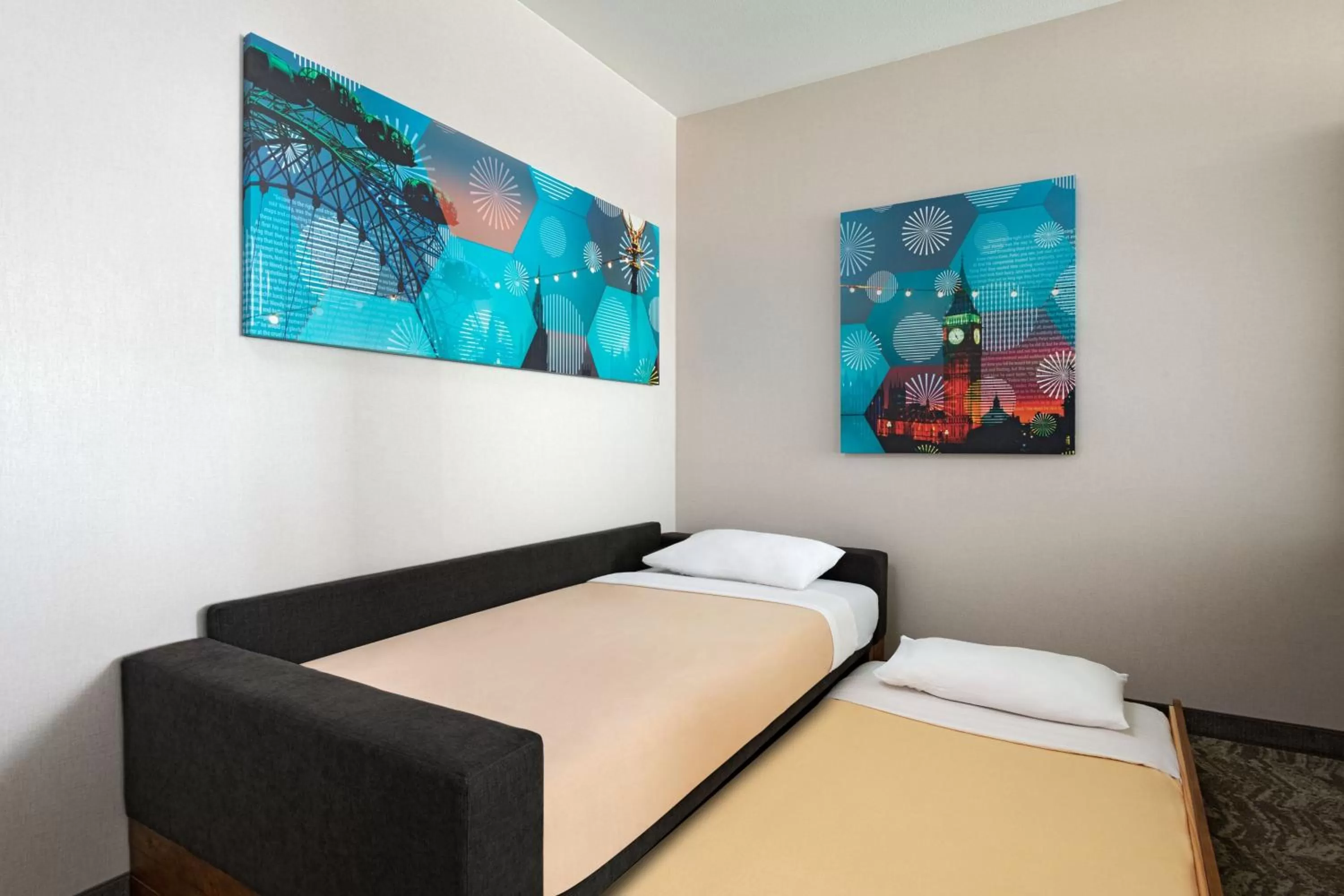 Photo of the whole room, Bed in Springhill Suites by Marriott Anaheim Maingate