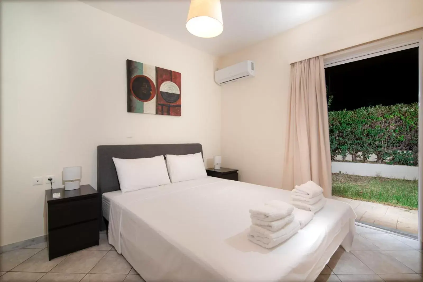 Bed in SK-George Apartments by the Sea and Airport