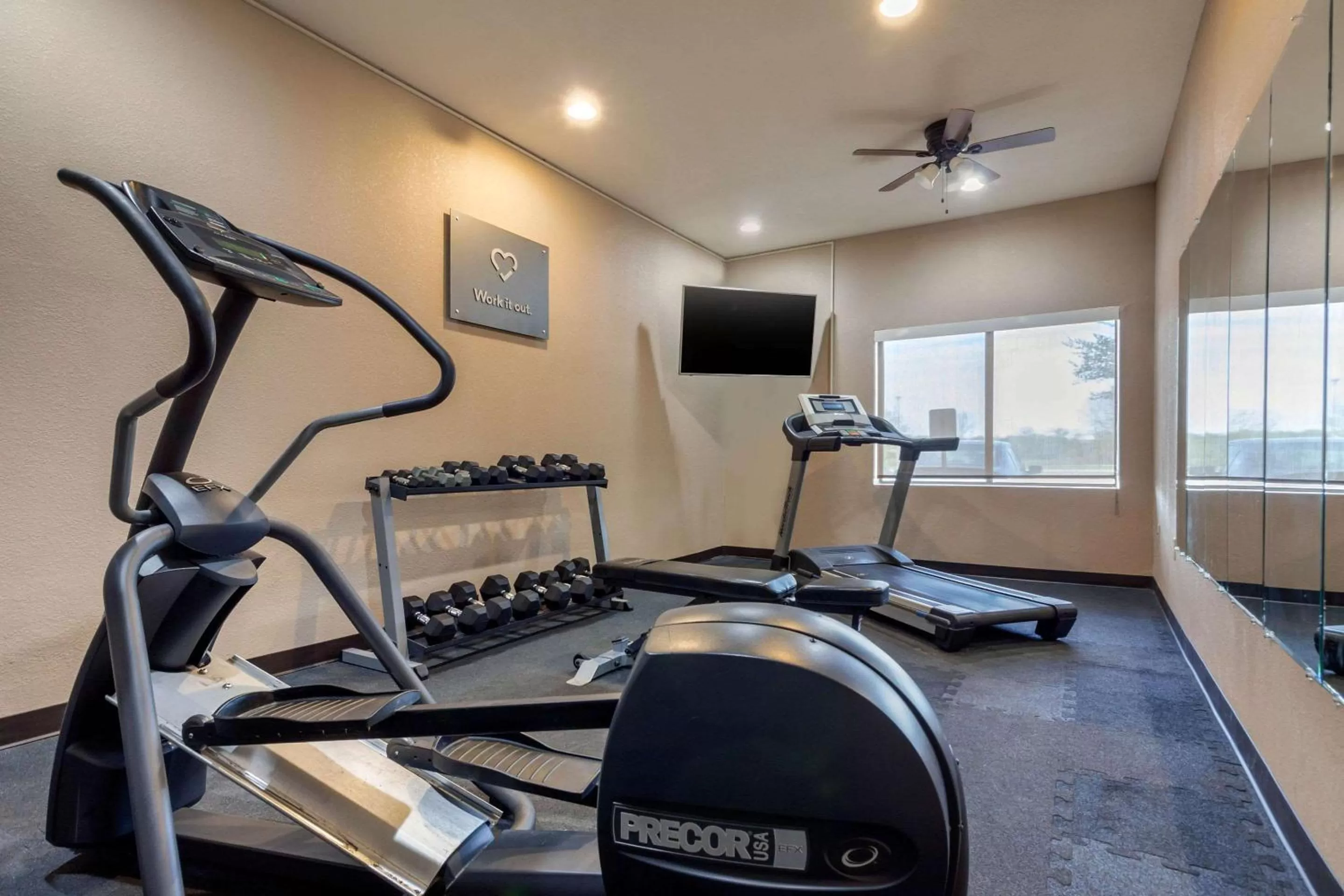 Fitness centre/facilities in Comfort Suites Omaha East-Council Bluffs
