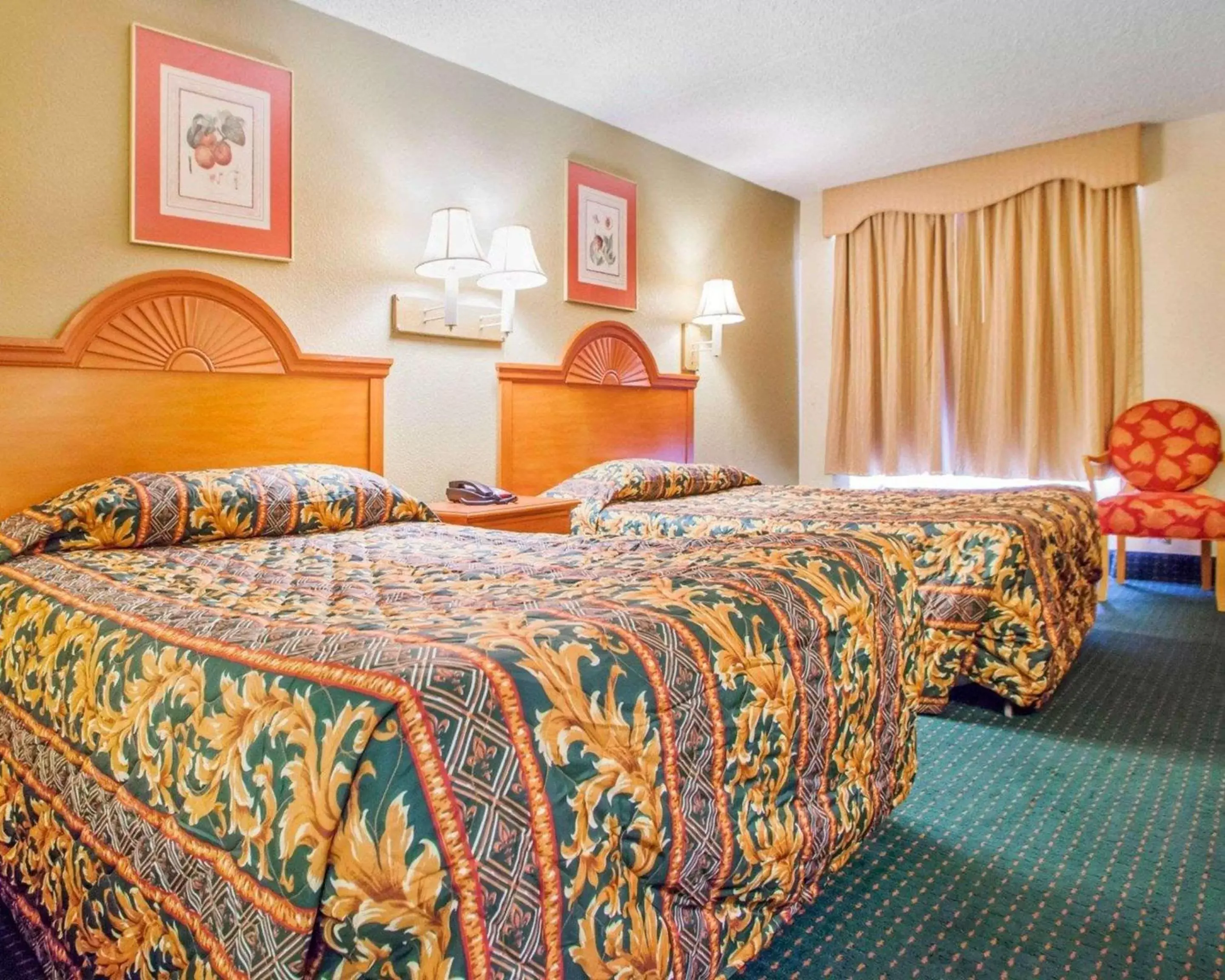 Photo of the whole room, Bed in Rodeway Inn Mount Laurel Hwy 73